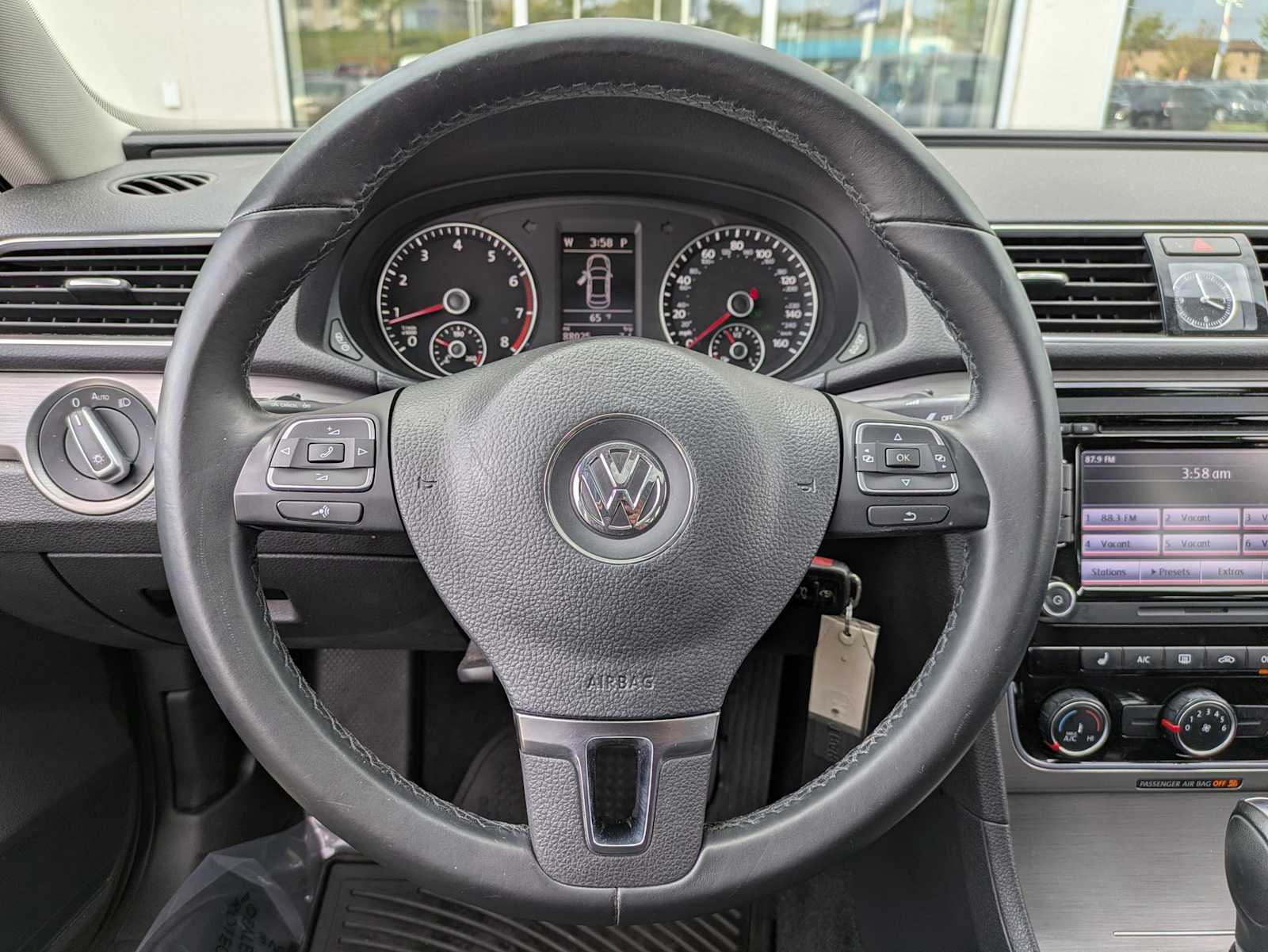 Thumbnail: 2014 Volkswagen Passat - 21