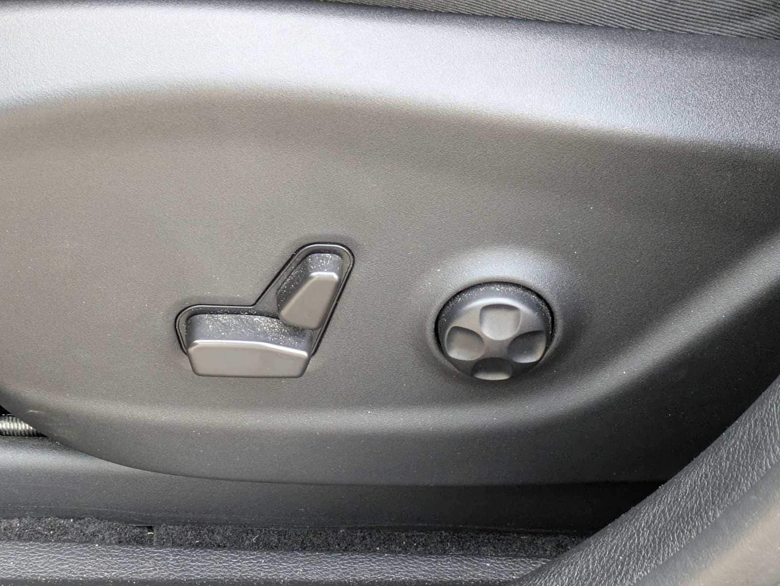 Thumbnail: 2021 Jeep Cherokee - 16