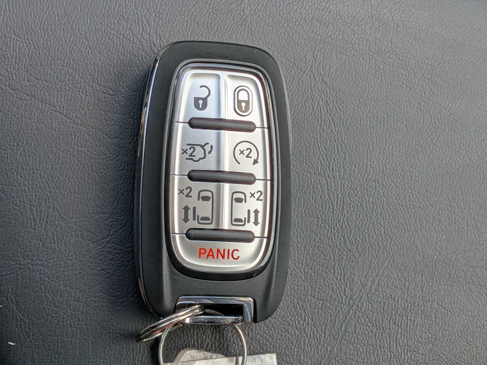 Thumbnail: 2023 Chrysler Pacifica - 32