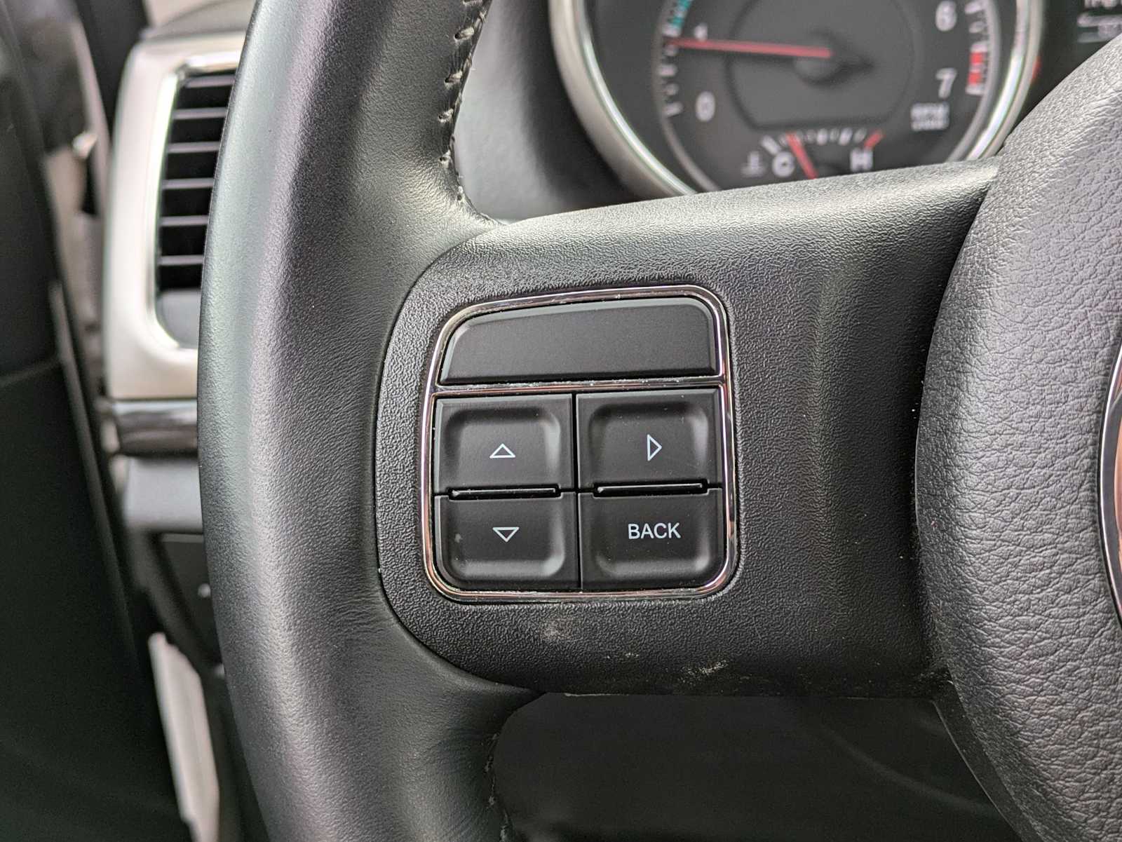 Thumbnail: 2012 Jeep Grand Cherokee - 24