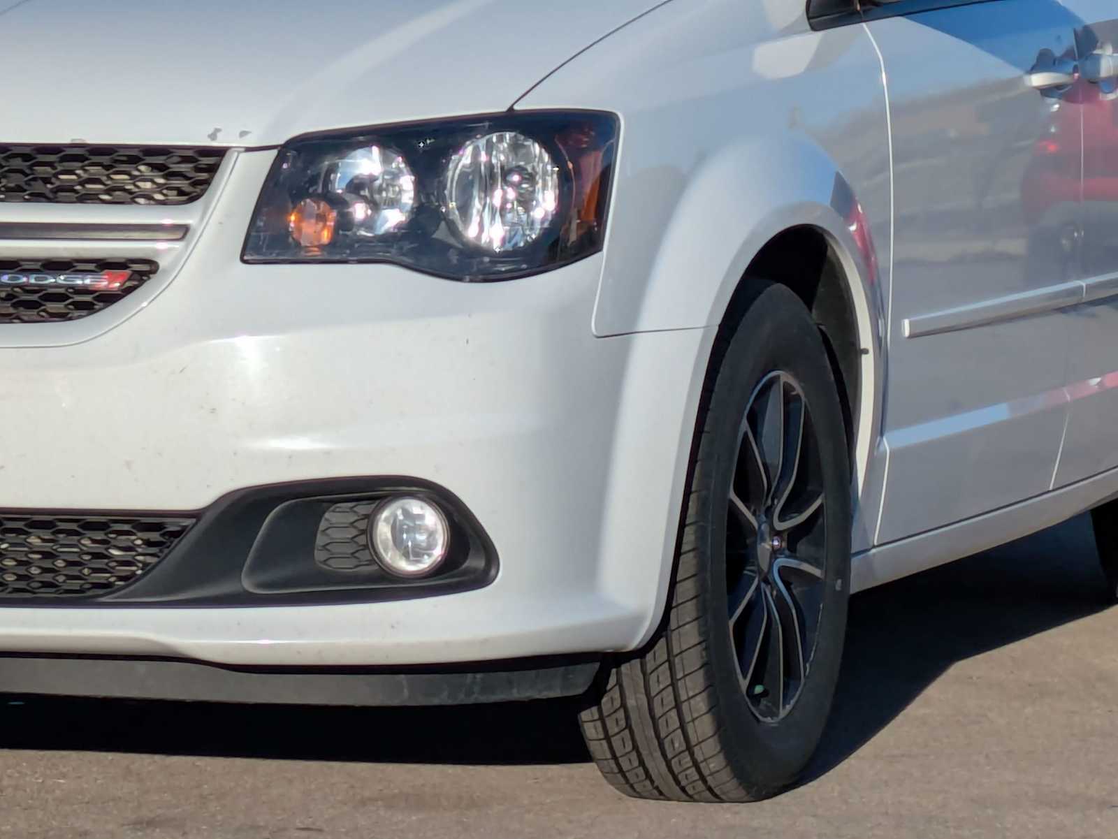 Thumbnail: 2017 Dodge Grand Caravan - 10