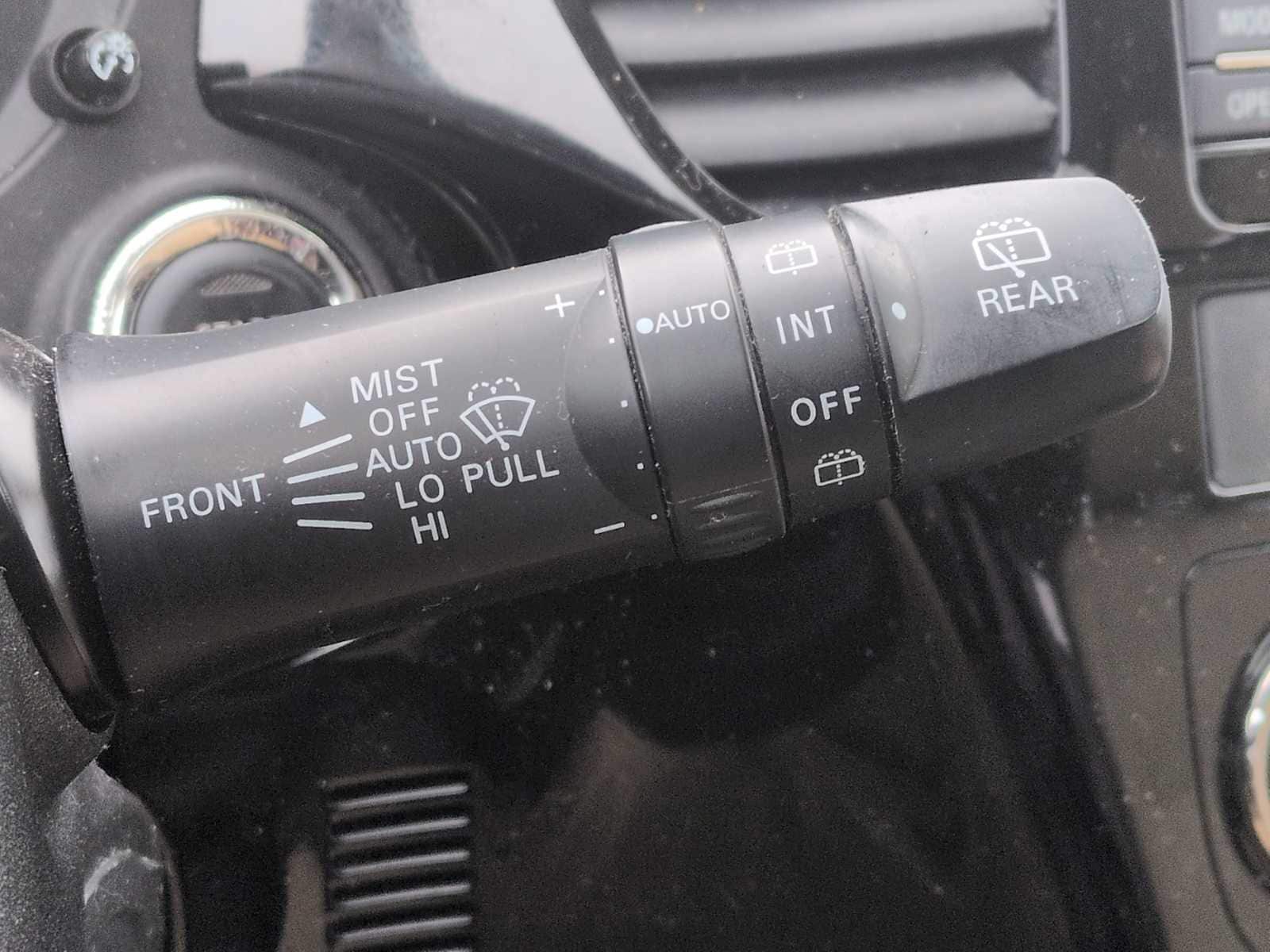 Thumbnail: 2014 Mitsubishi Outlander - 25