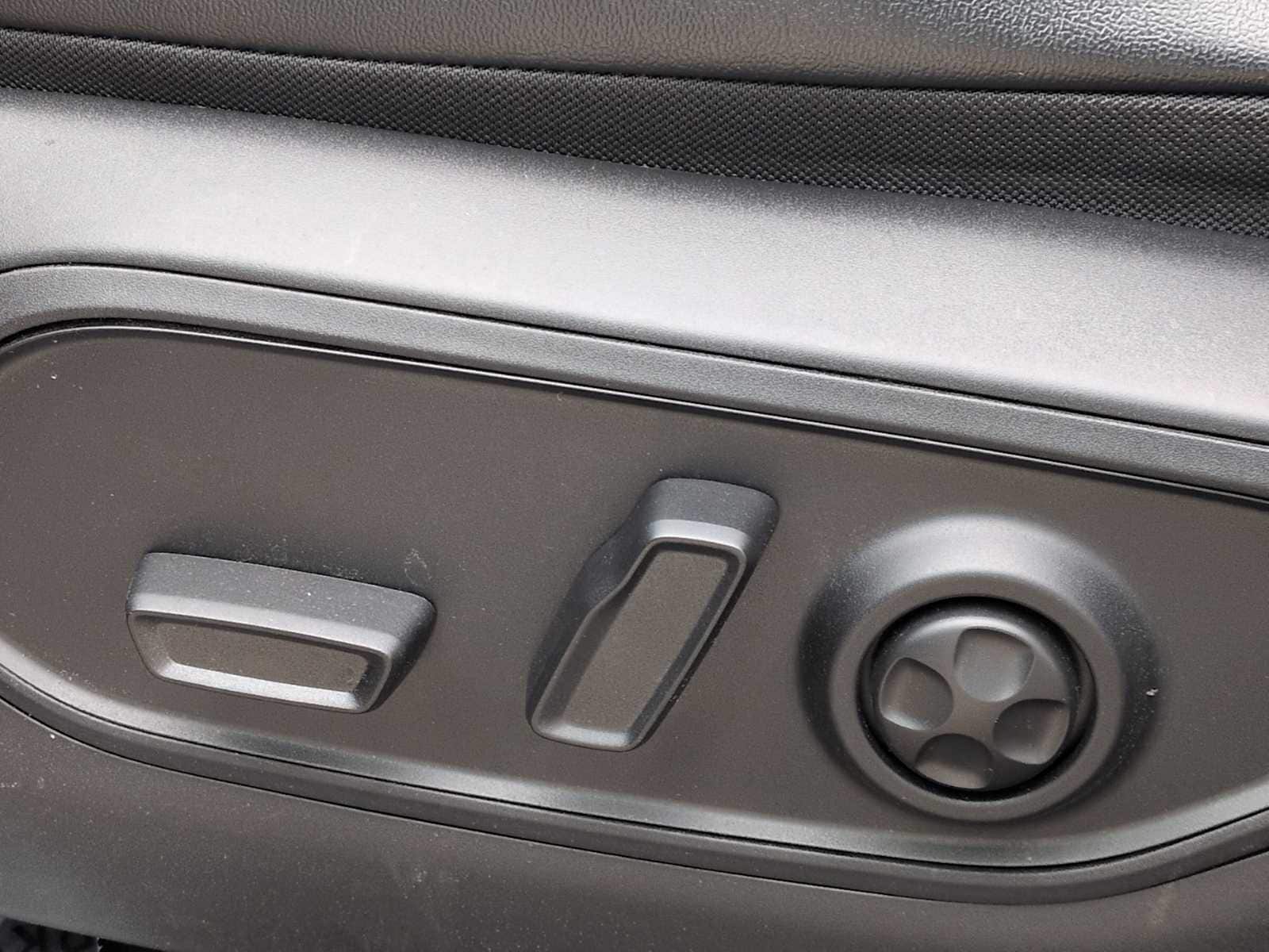 Thumbnail: 2022 Jeep Grand Cherokee - 17