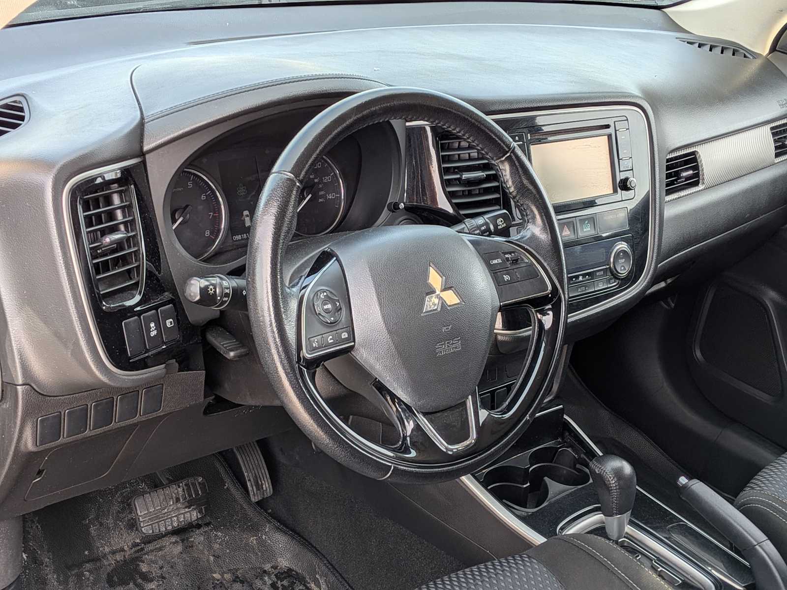 Thumbnail: 2017 Mitsubishi Outlander - 2