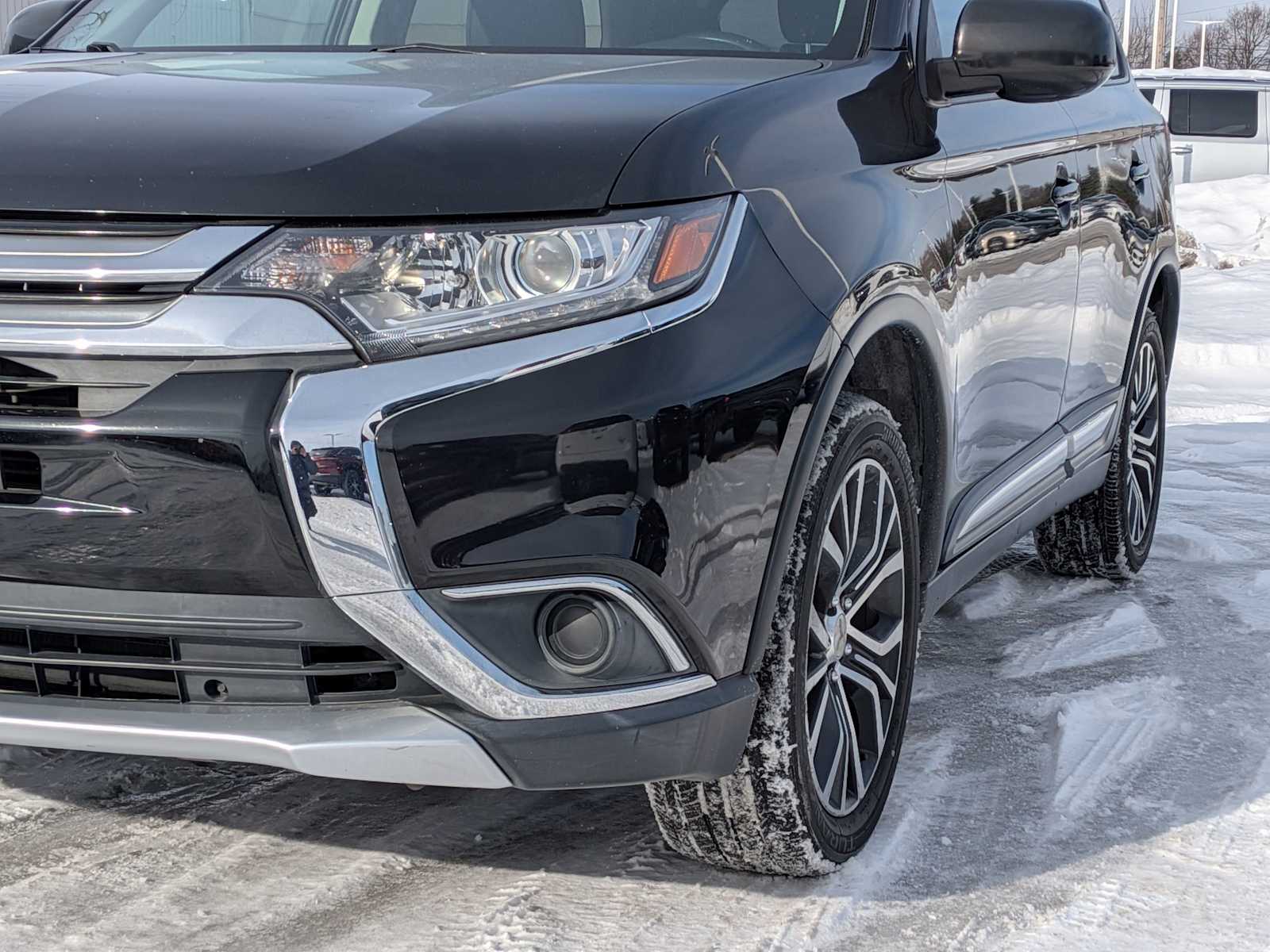 Thumbnail: 2017 Mitsubishi Outlander - 10