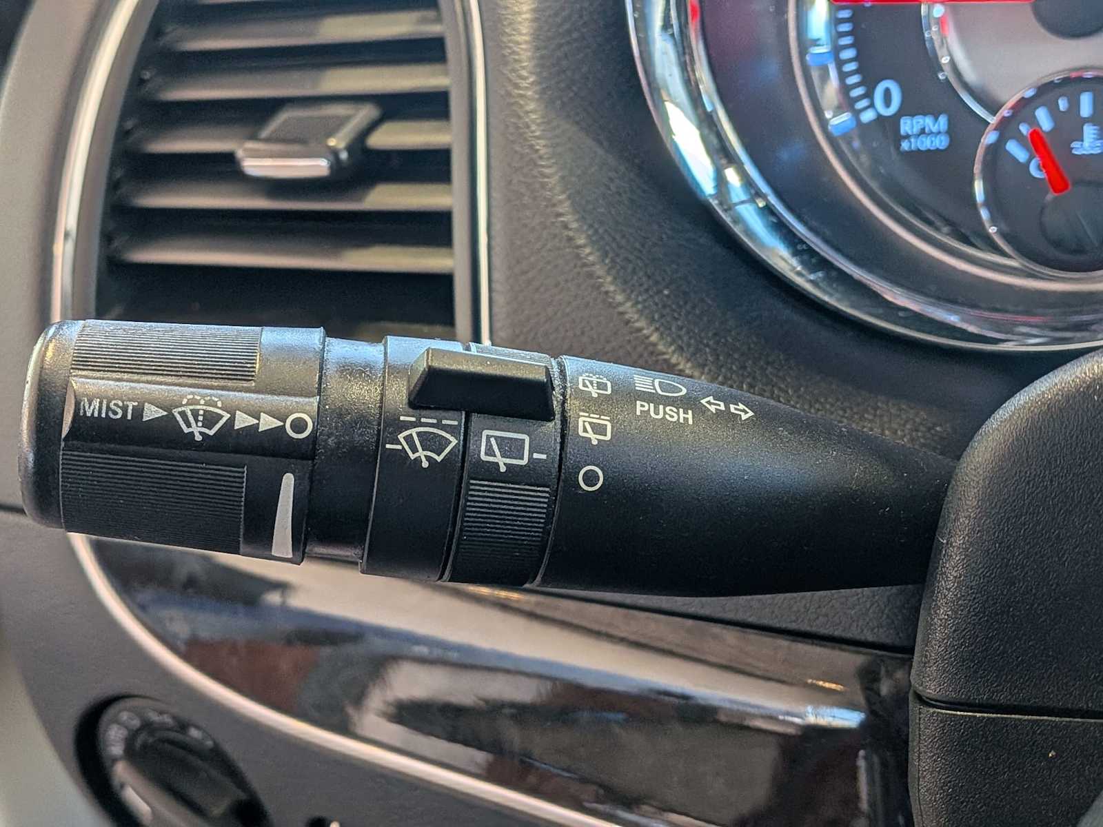 Thumbnail: 2012 Chrysler Town & Country - 22