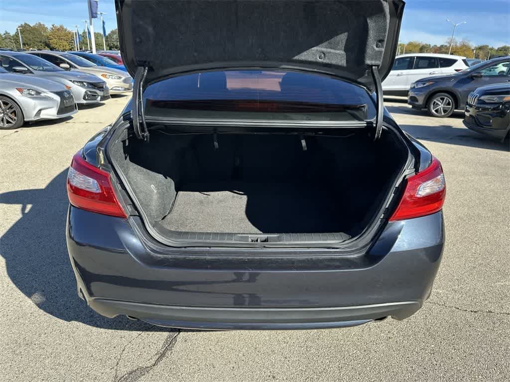 Thumbnail: 2016 Nissan Altima - 26
