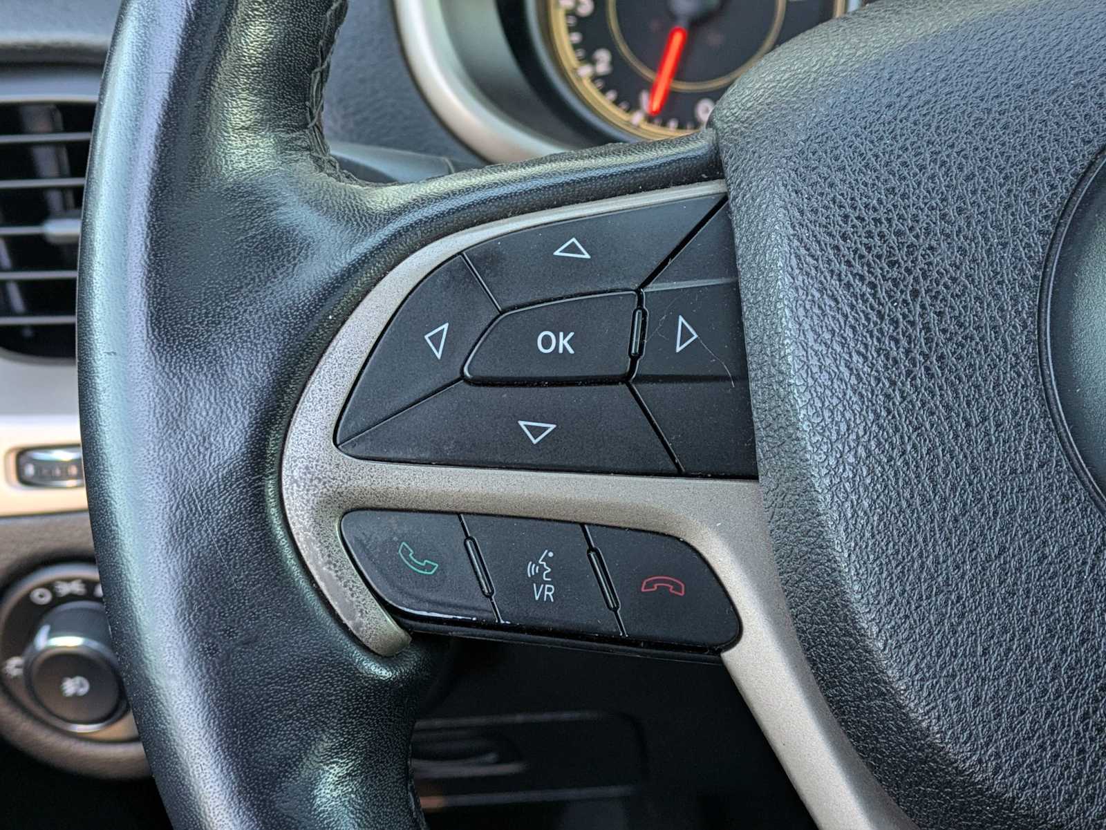 Thumbnail: 2016 Jeep Cherokee - 22