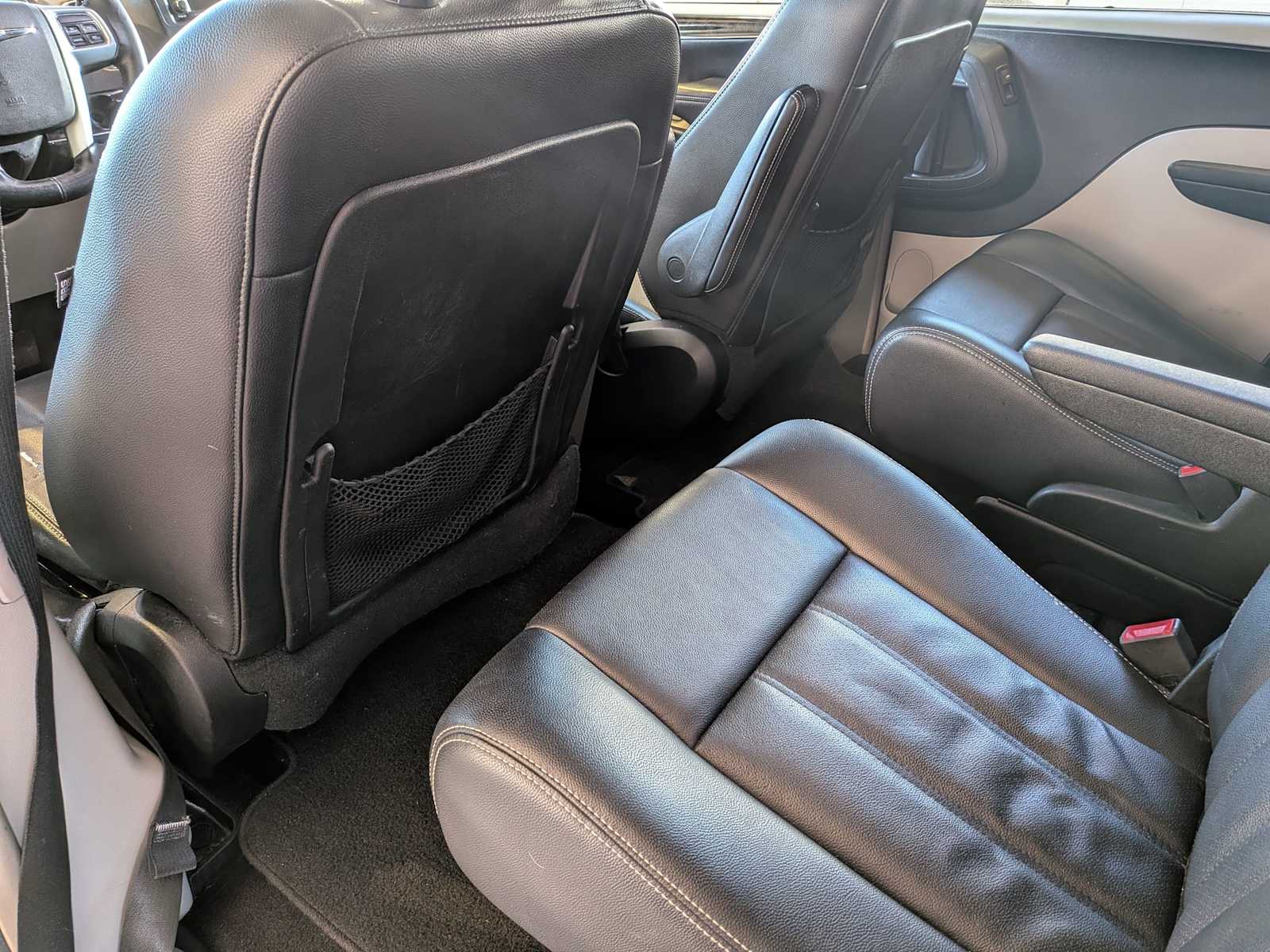 Thumbnail: 2012 Chrysler Town & Country - 15