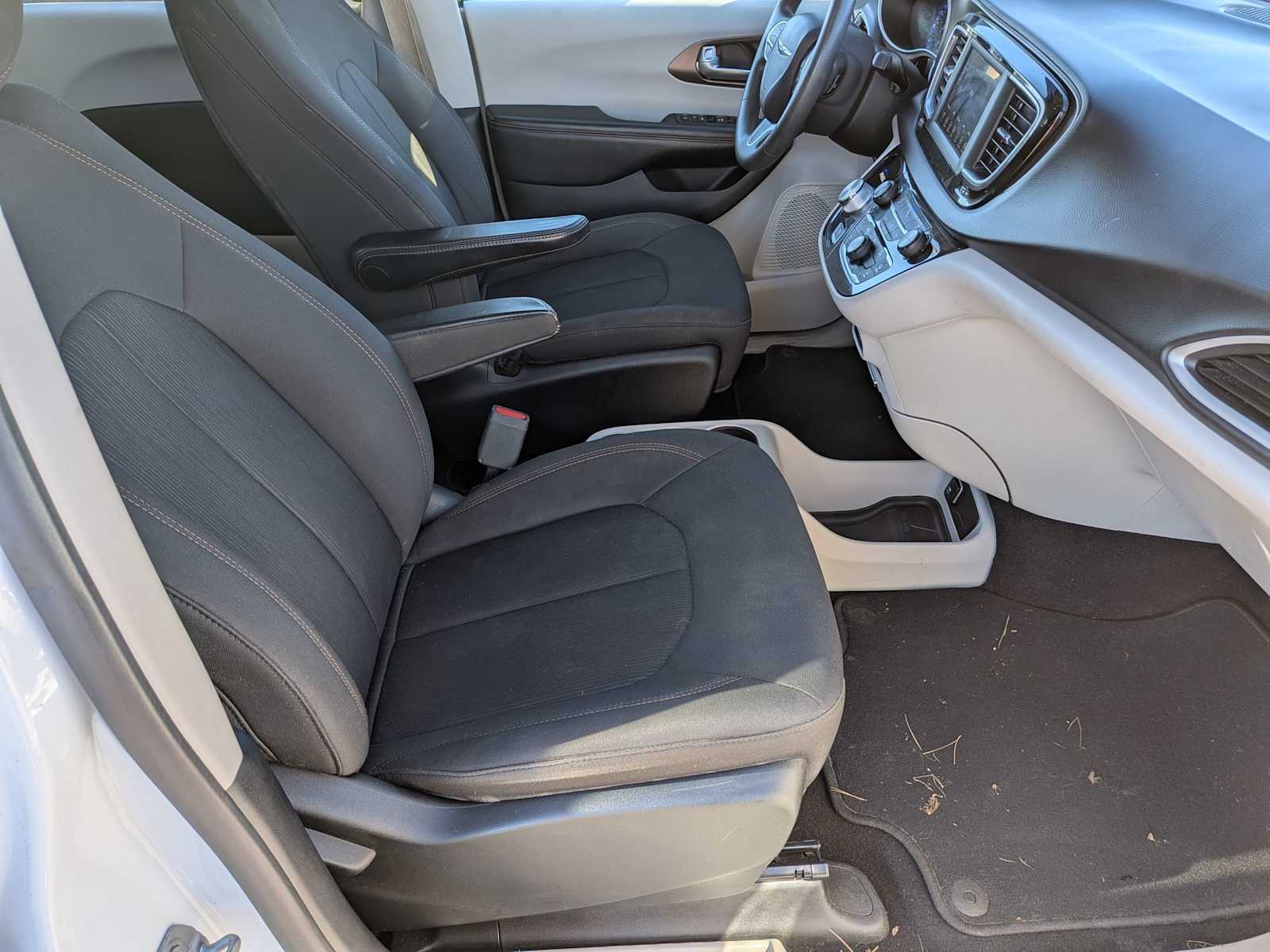 Thumbnail: 2018 Chrysler Pacifica - 19