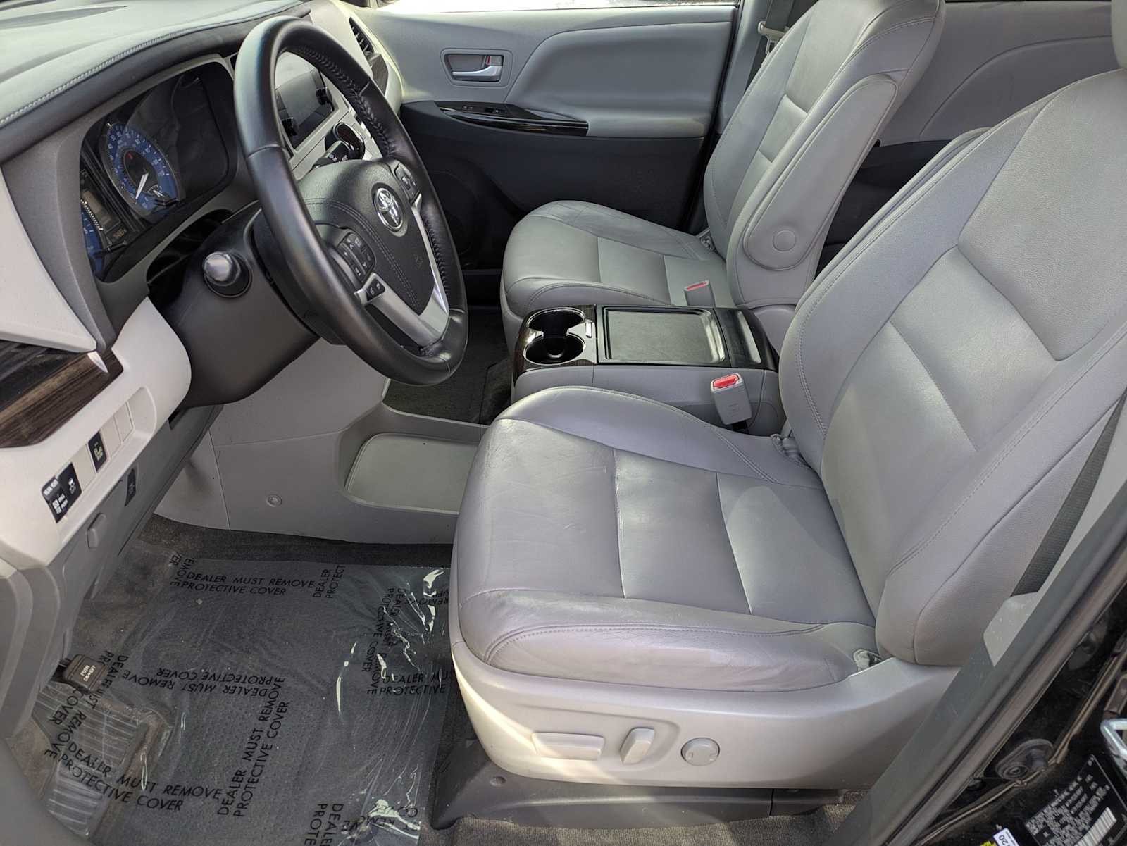 Thumbnail: 2015 Toyota Sienna - 15