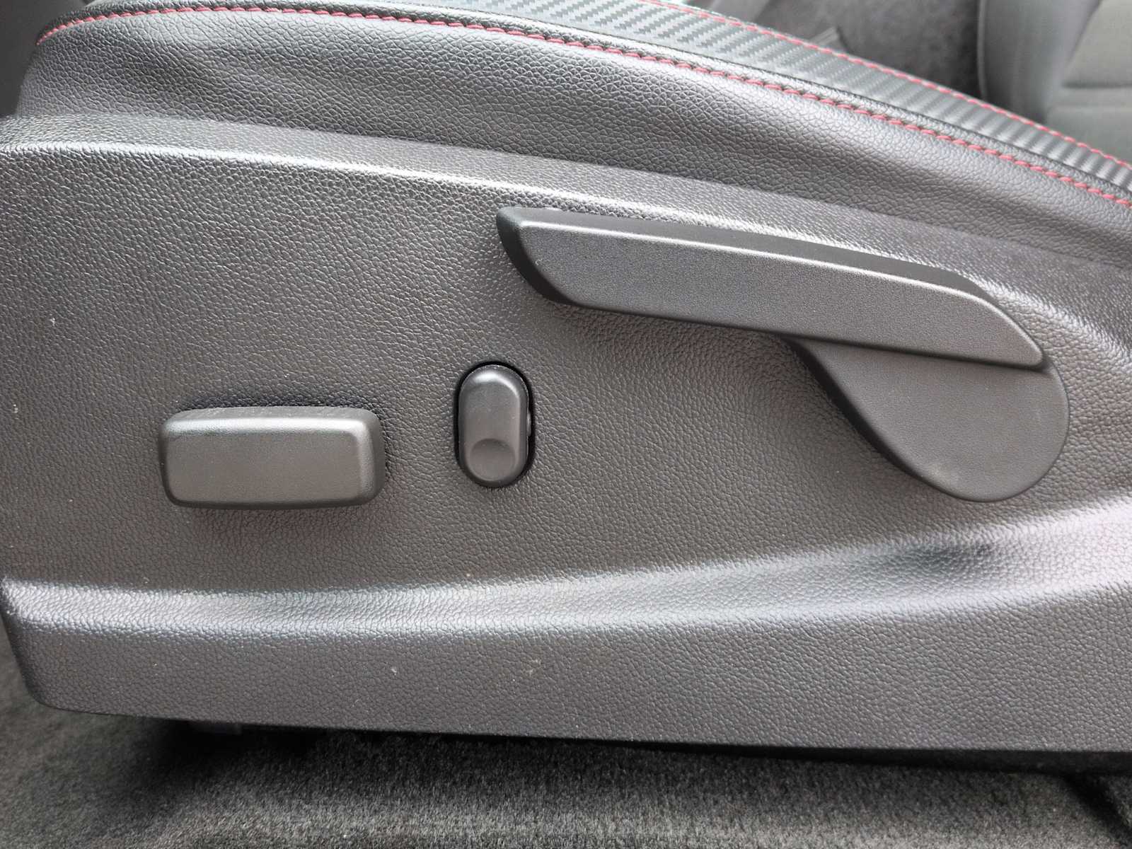 Thumbnail: 2018 GMC Canyon - 15