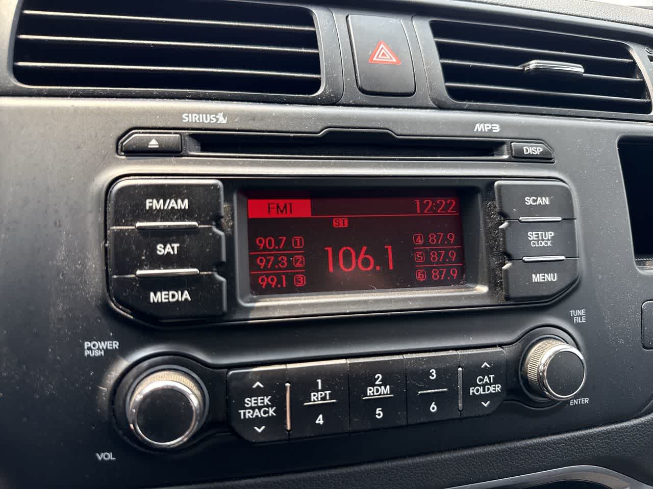 Thumbnail: 2014 Kia Rio5 - 32