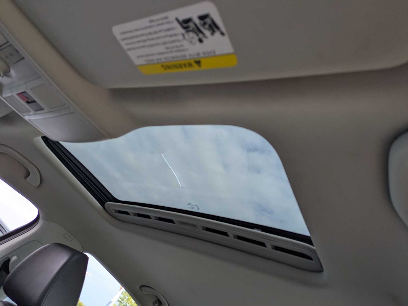 Thumbnail: 2014 Volkswagen Passat - 16