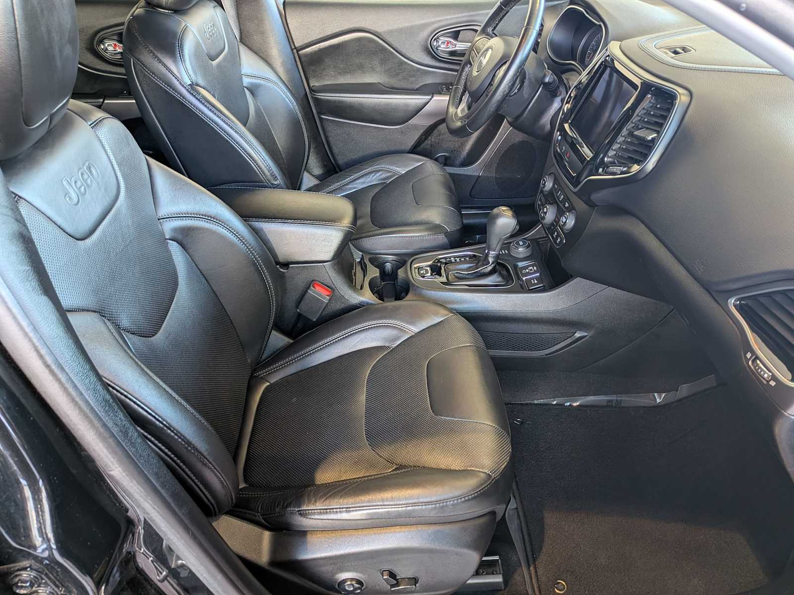 Thumbnail: 2020 Jeep Cherokee - 20