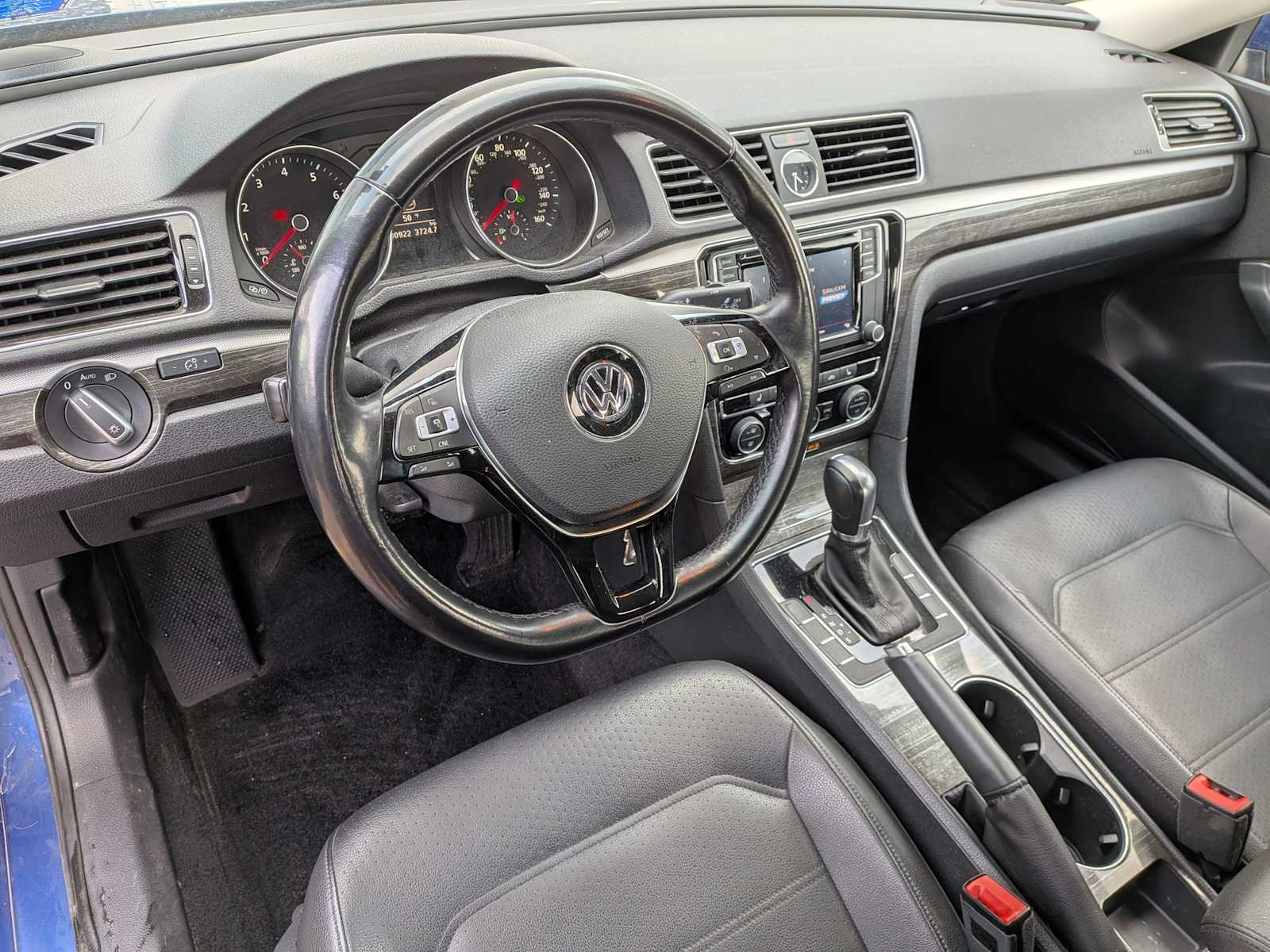 Thumbnail: 2016 Volkswagen Passat - 14