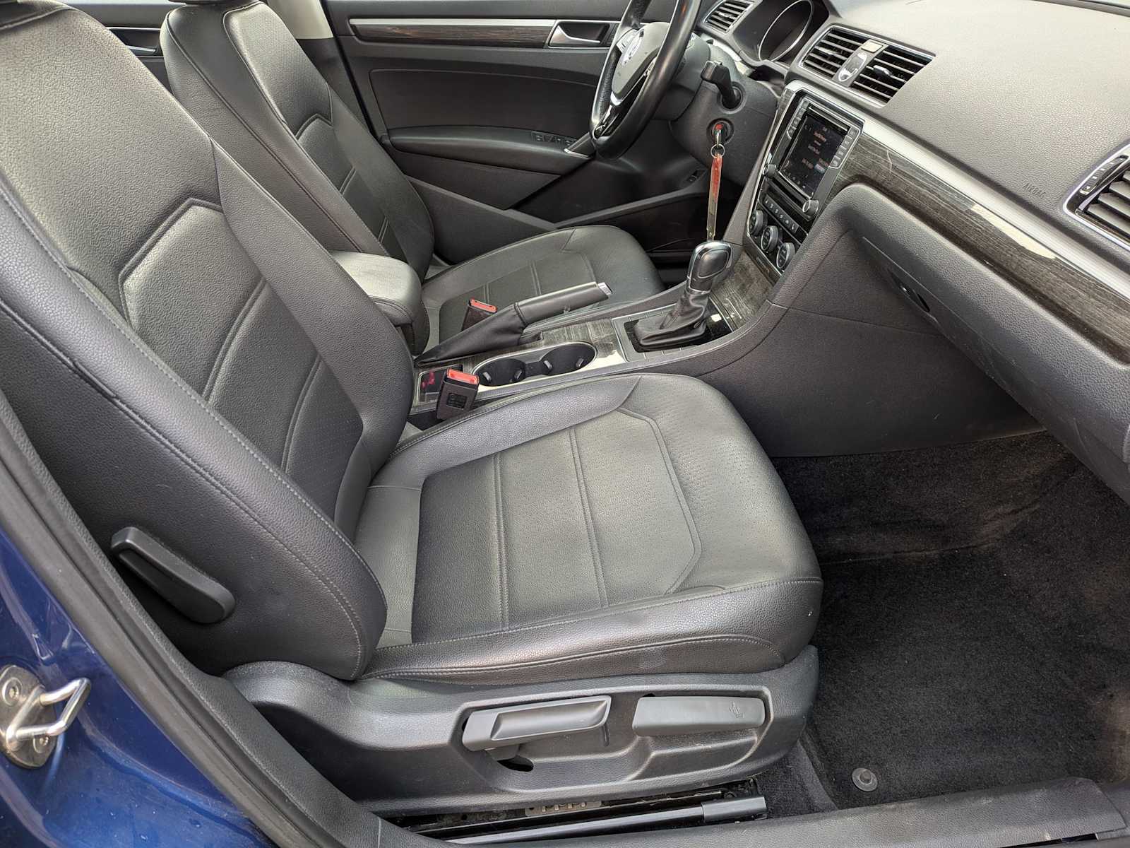 Thumbnail: 2016 Volkswagen Passat - 21