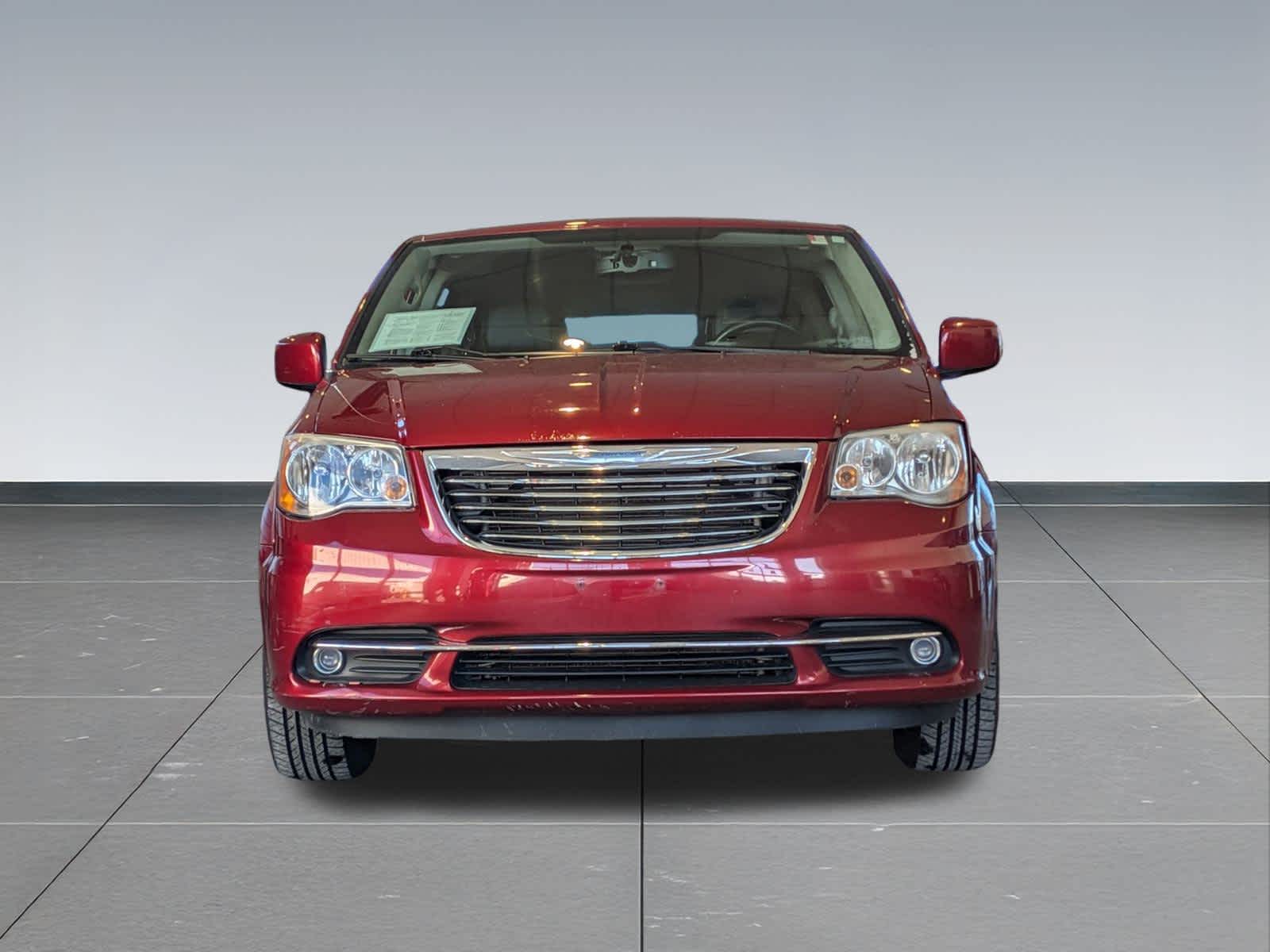 Thumbnail: 2012 Chrysler Town & Country - 9