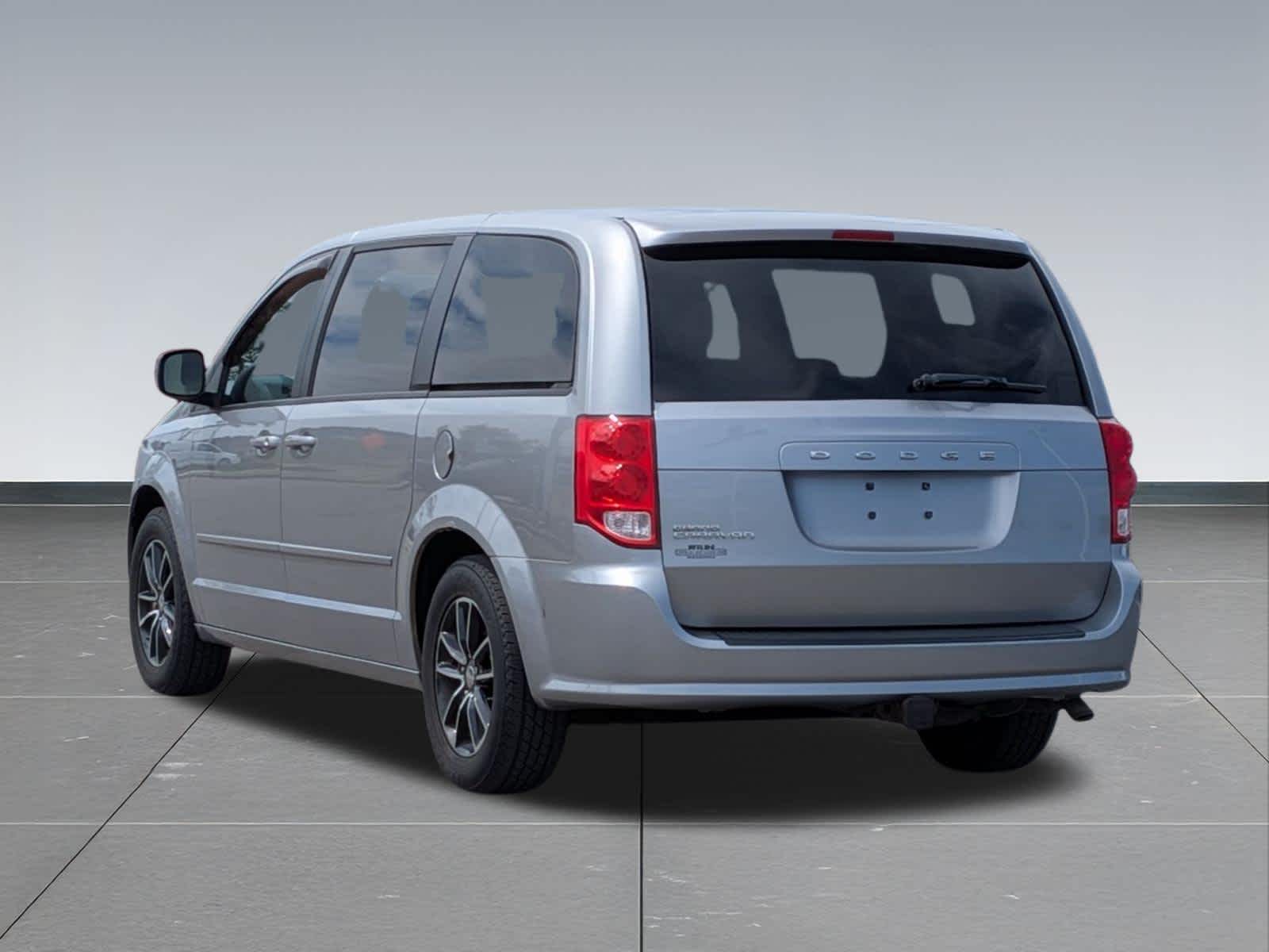 Thumbnail: 2016 Dodge Grand Caravan - 3