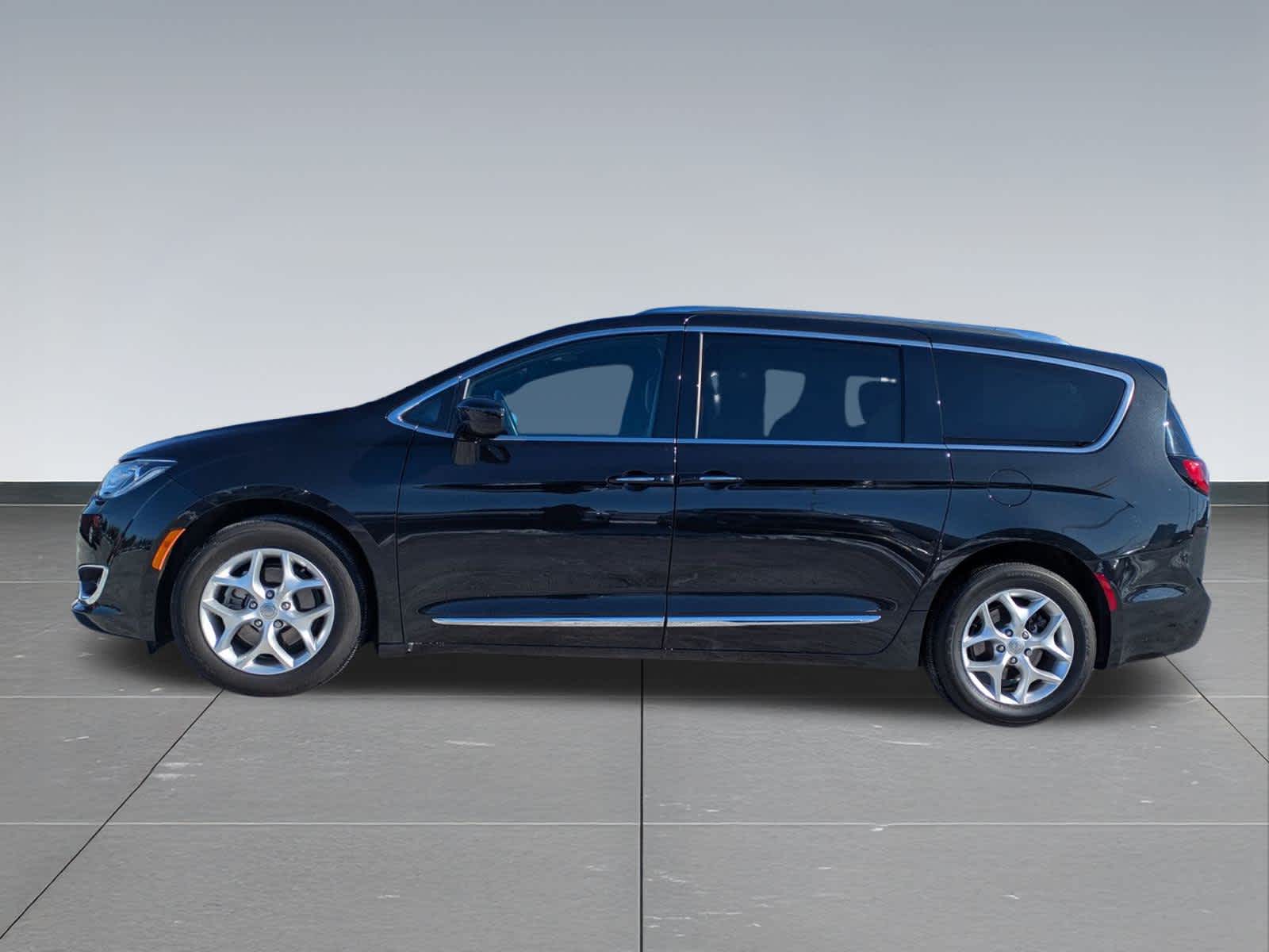 Thumbnail: 2020 Chrysler Pacifica - 3