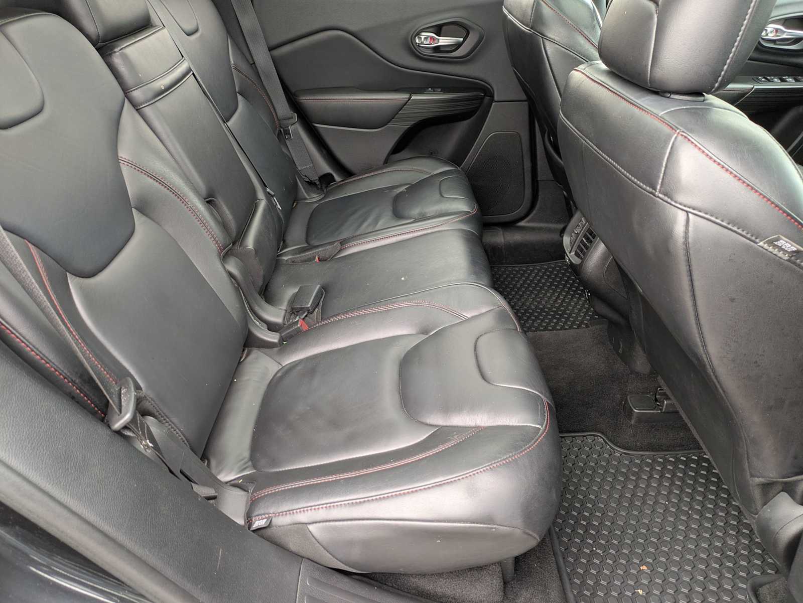 Thumbnail: 2014 Jeep Cherokee - 21