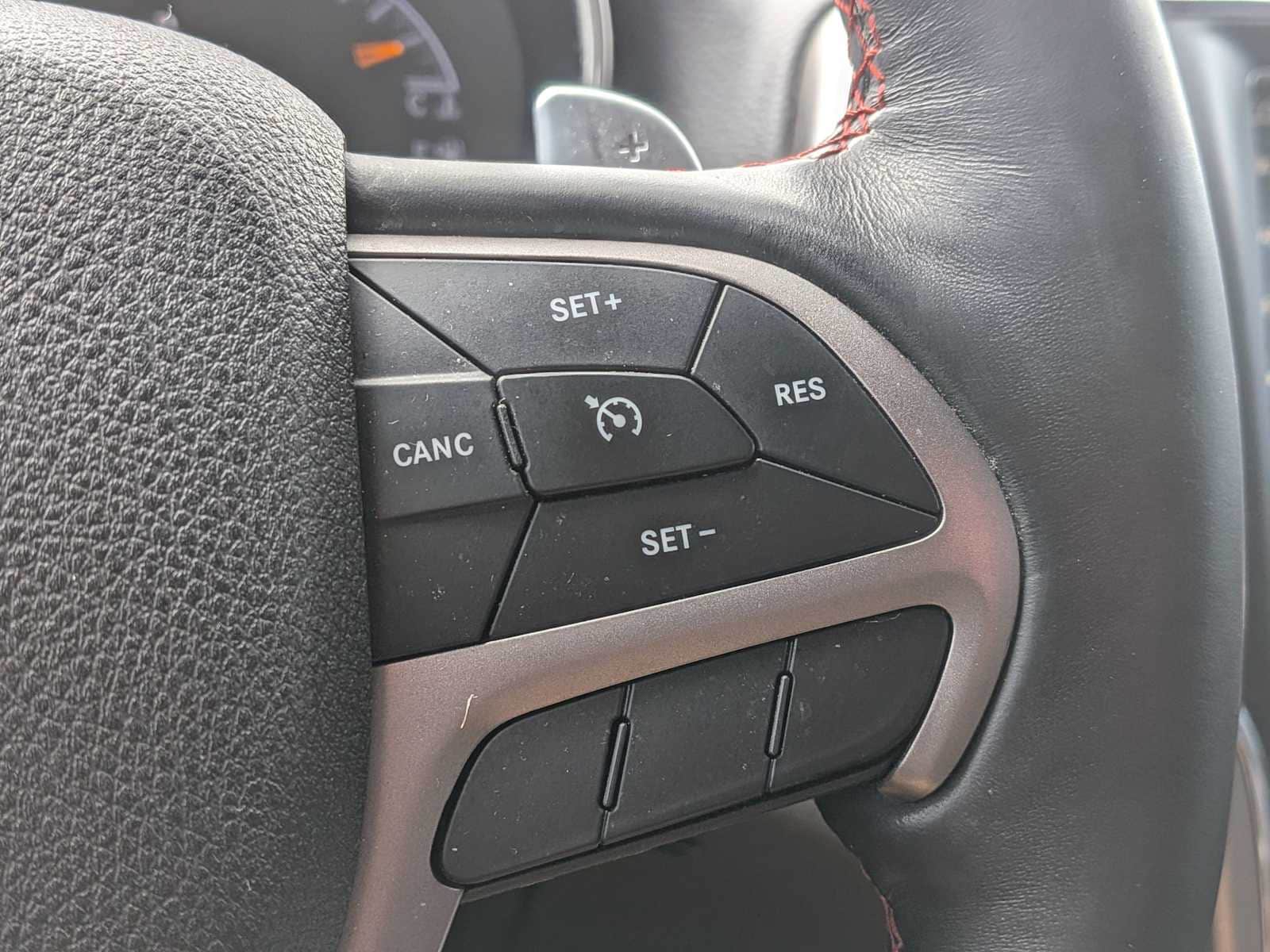 Thumbnail: 2017 Jeep Grand Cherokee - 24