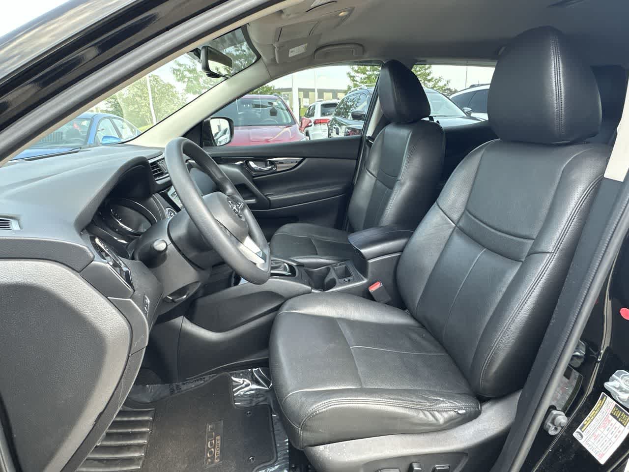 2017 Nissan Rogue Sport SV 22