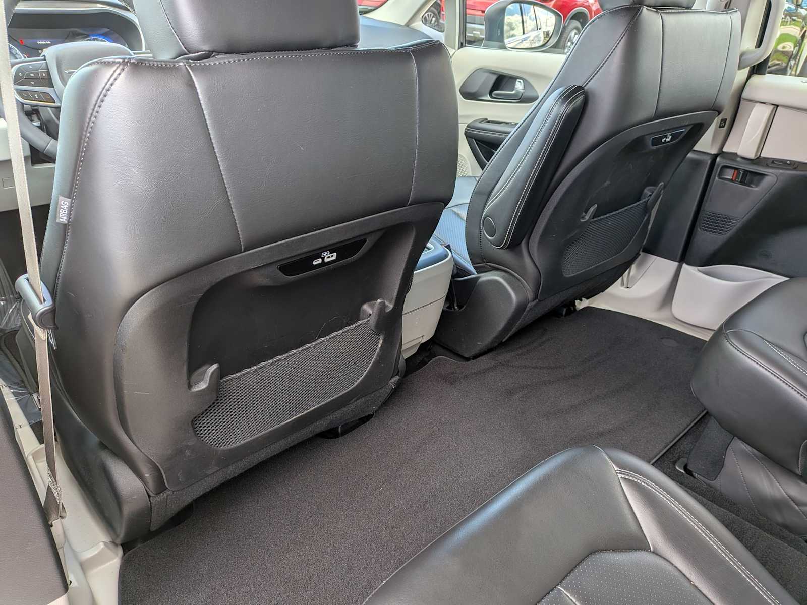 Thumbnail: 2023 Chrysler Pacifica - 17