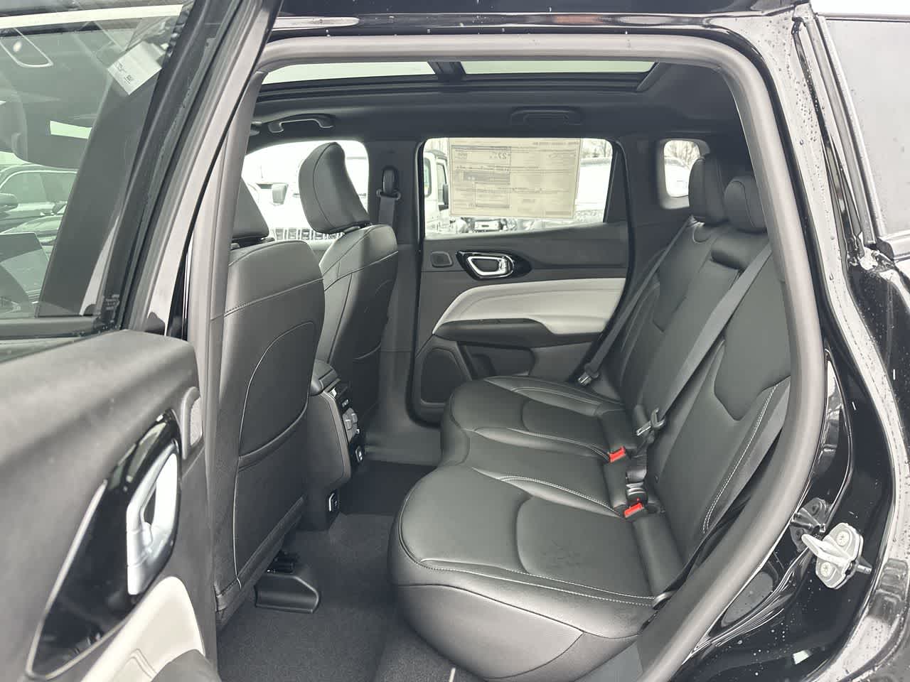 2025 Jeep Compass Limited 17
