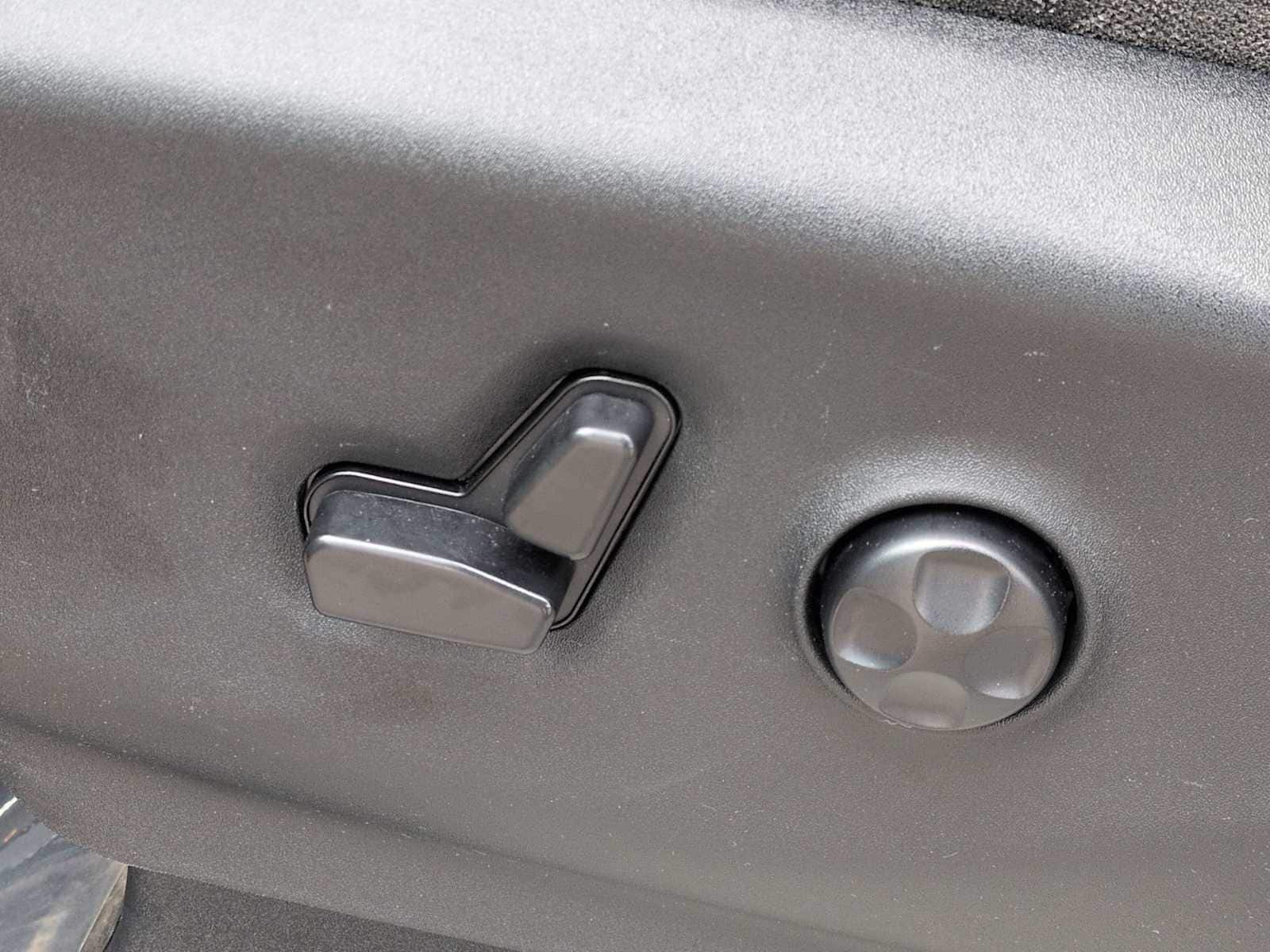 Thumbnail: 2018 Chrysler Pacifica - 15