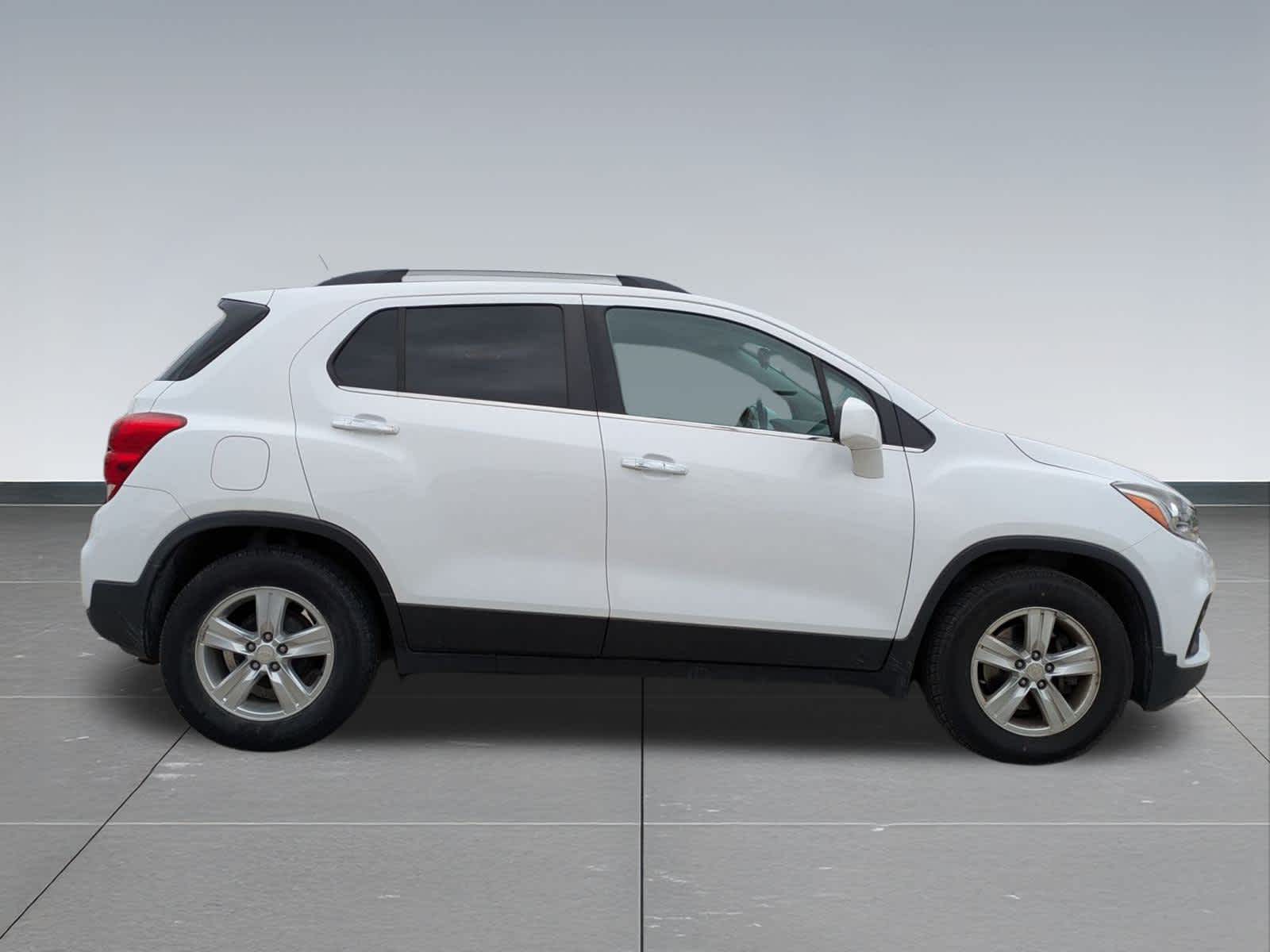 Thumbnail: 2017 Chevrolet Trax - 7