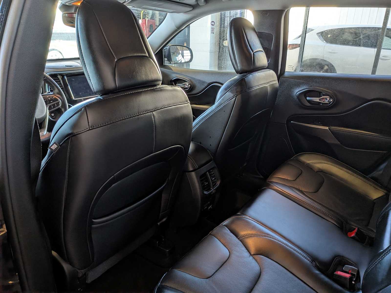 Thumbnail: 2020 Jeep Cherokee - 17