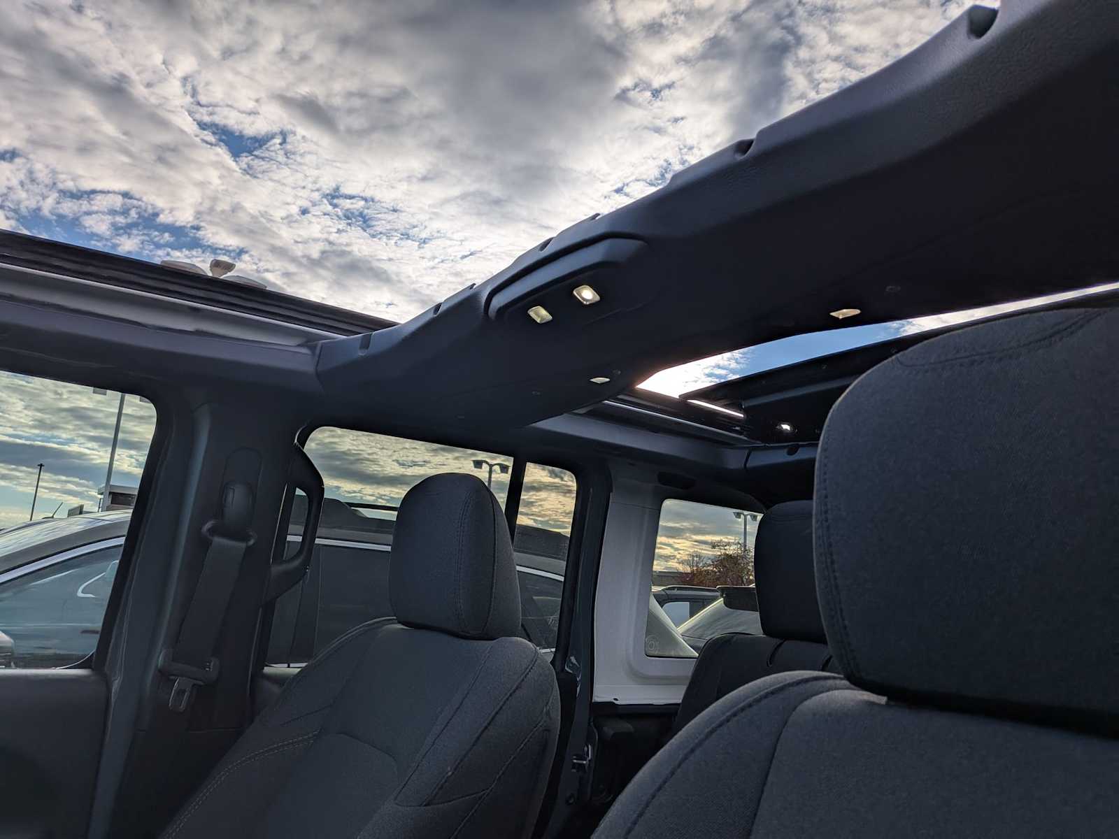 Thumbnail: 2025 Jeep Wrangler - 17