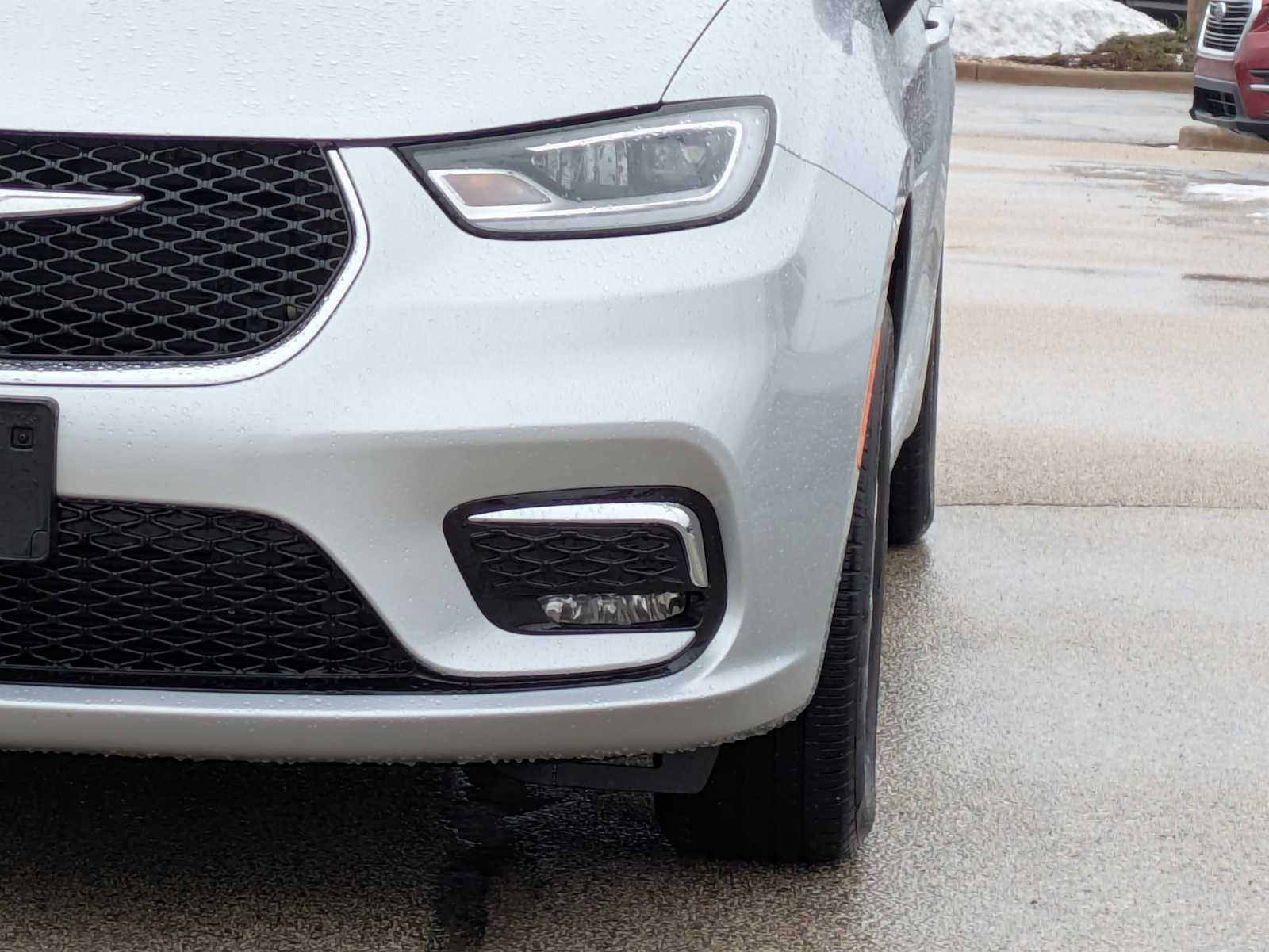 Thumbnail: 2023 Chrysler Pacifica - 10