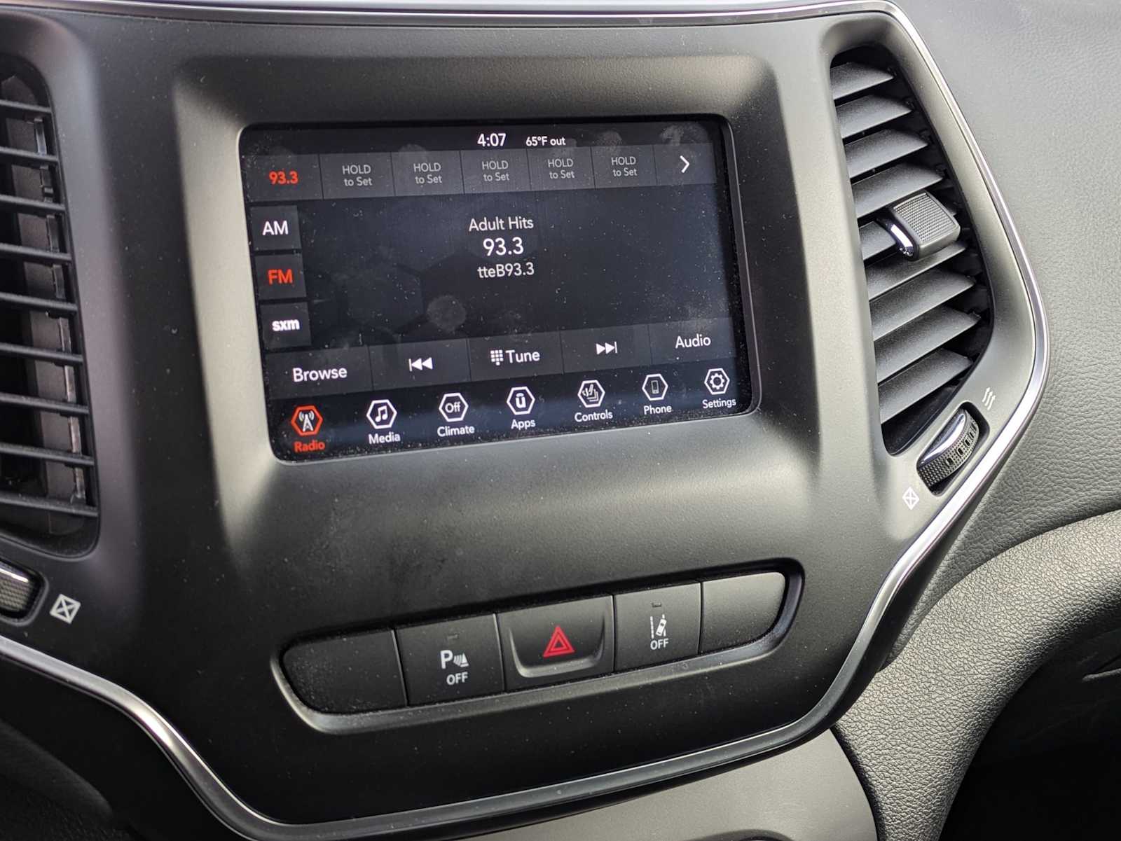 Thumbnail: 2021 Jeep Cherokee - 26