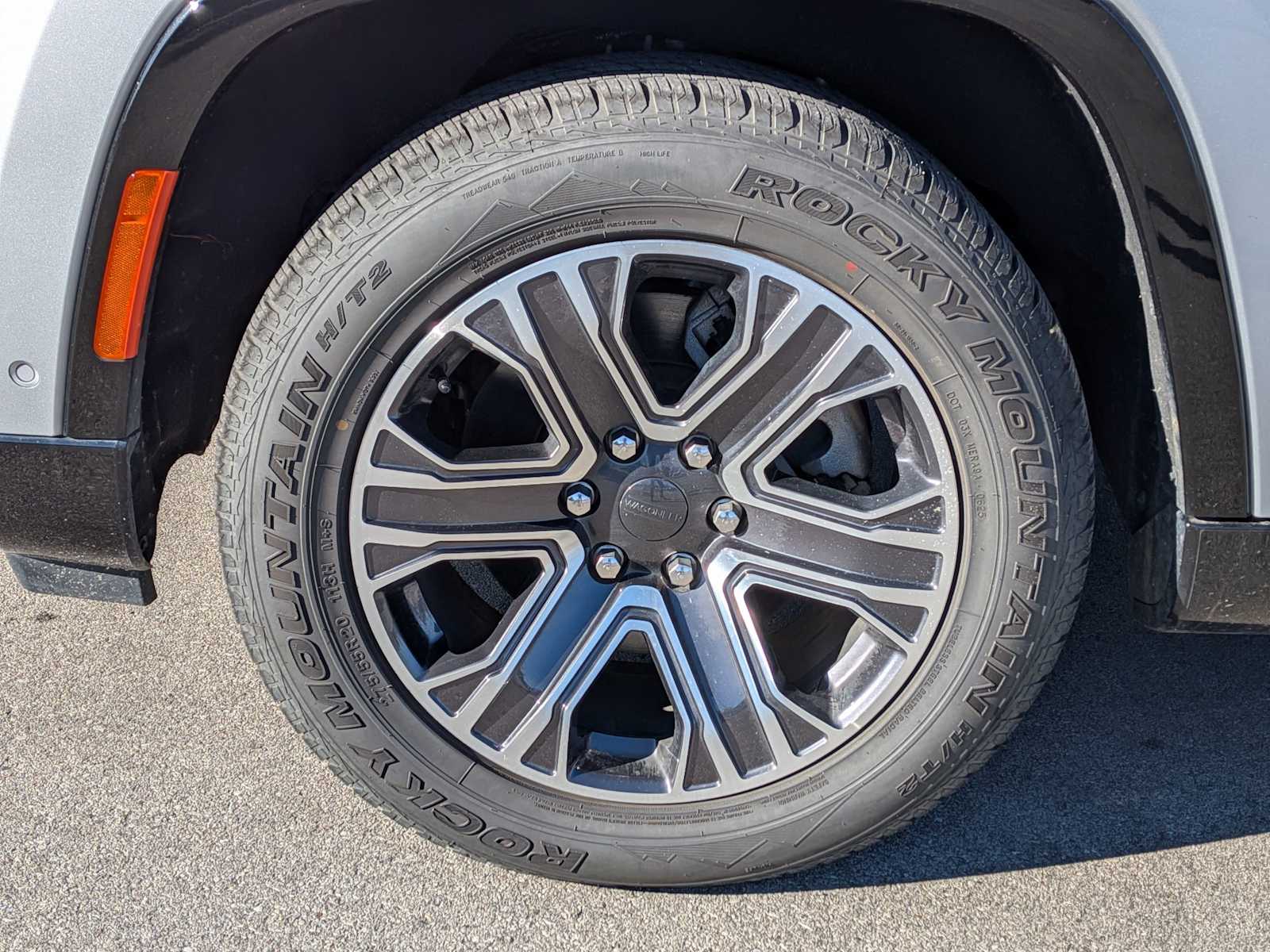 Thumbnail: 2023 Jeep Wagoneer - 13