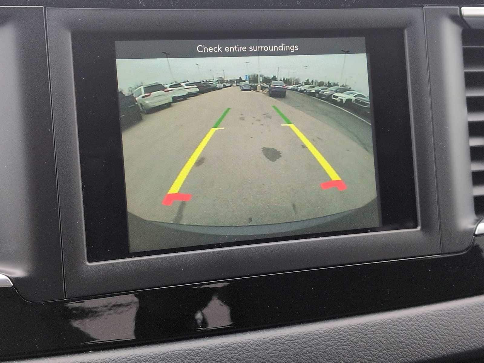 Thumbnail: 2018 Chrysler Pacifica - 24