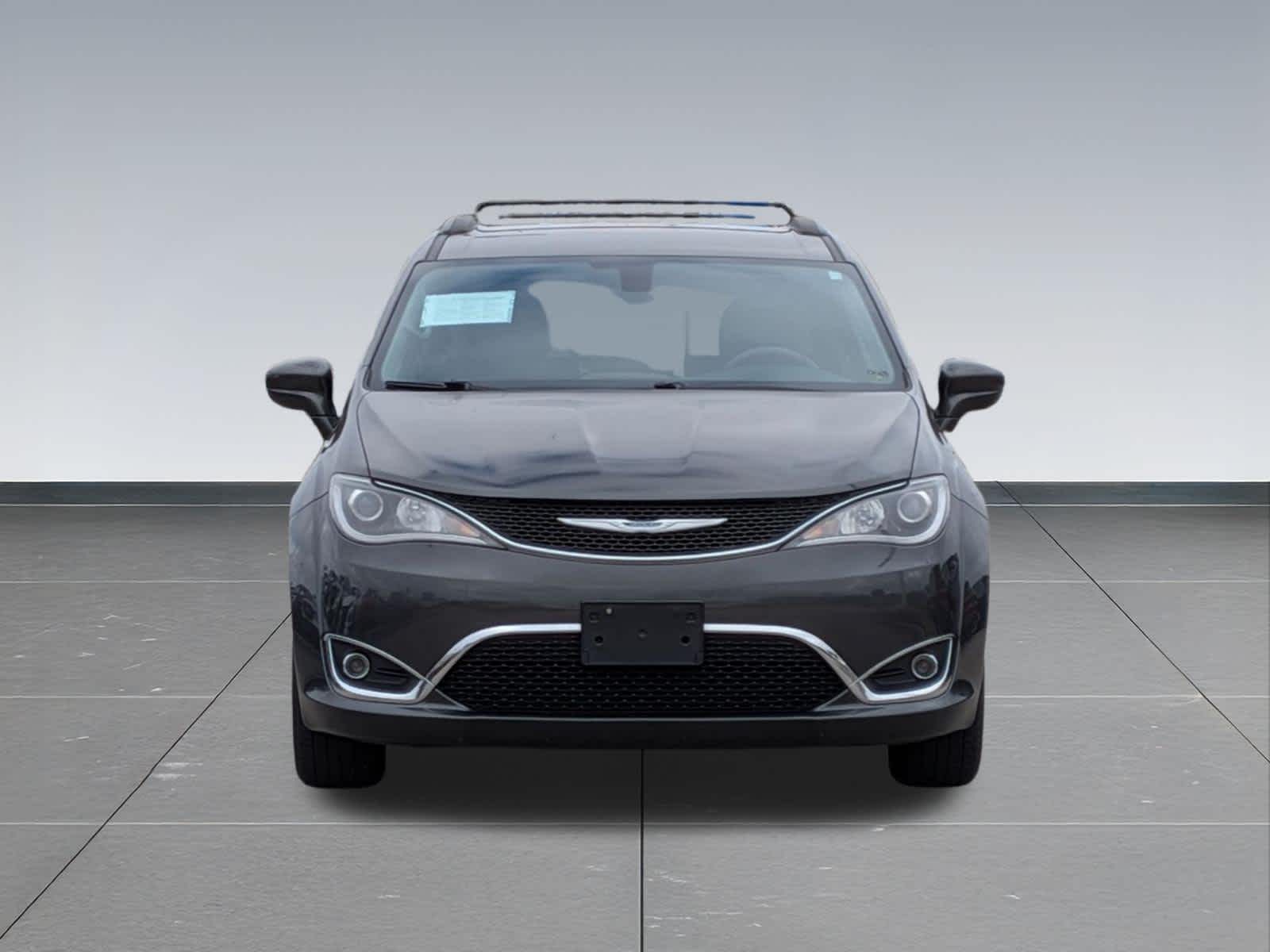Thumbnail: 2018 Chrysler Pacifica - 9