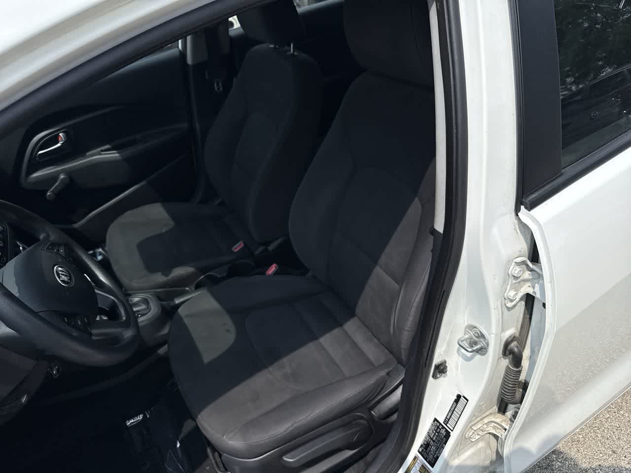 Thumbnail: 2014 Kia Rio5 - 26