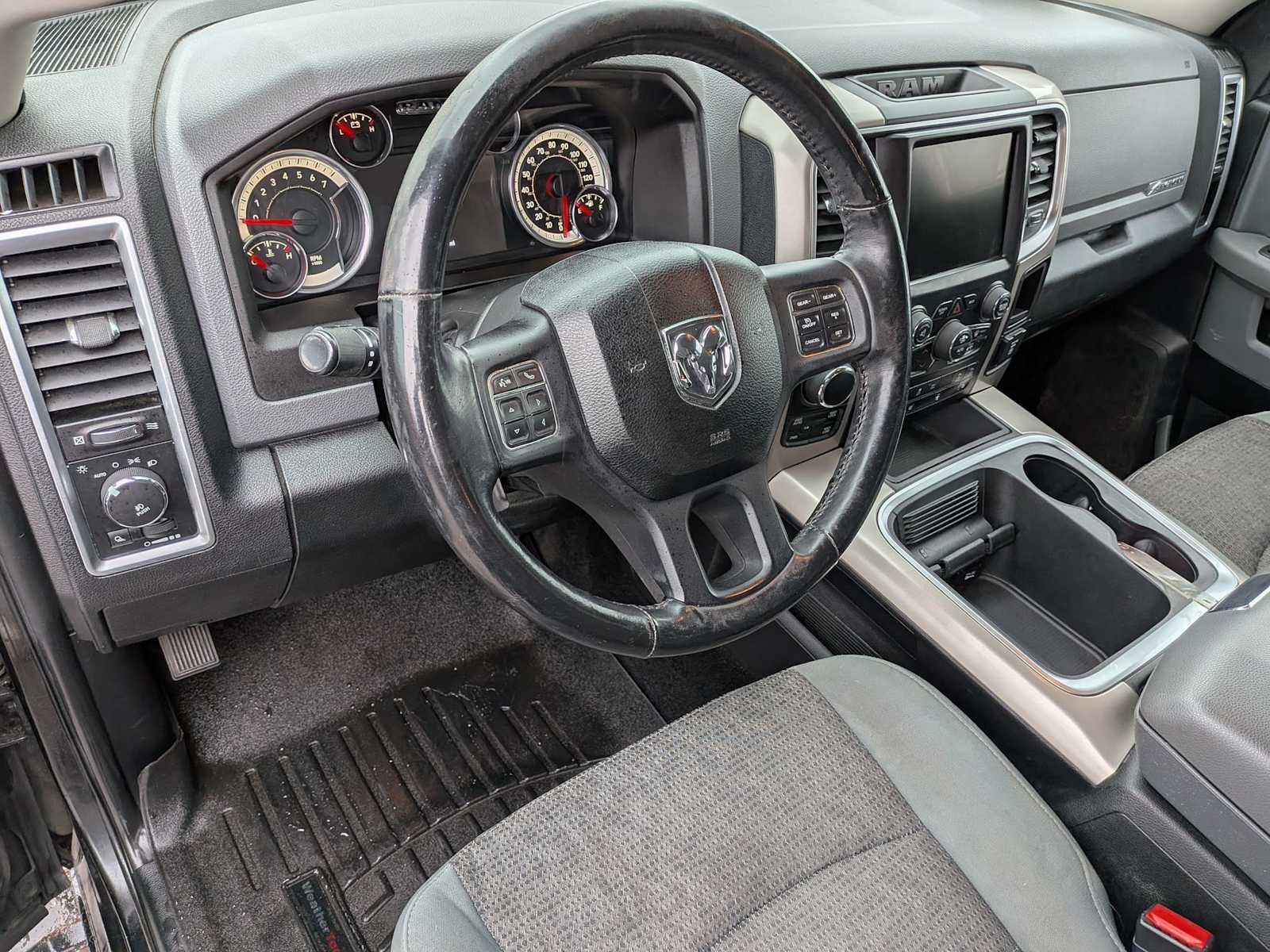 2016 Ram 1500 SLT photo 2