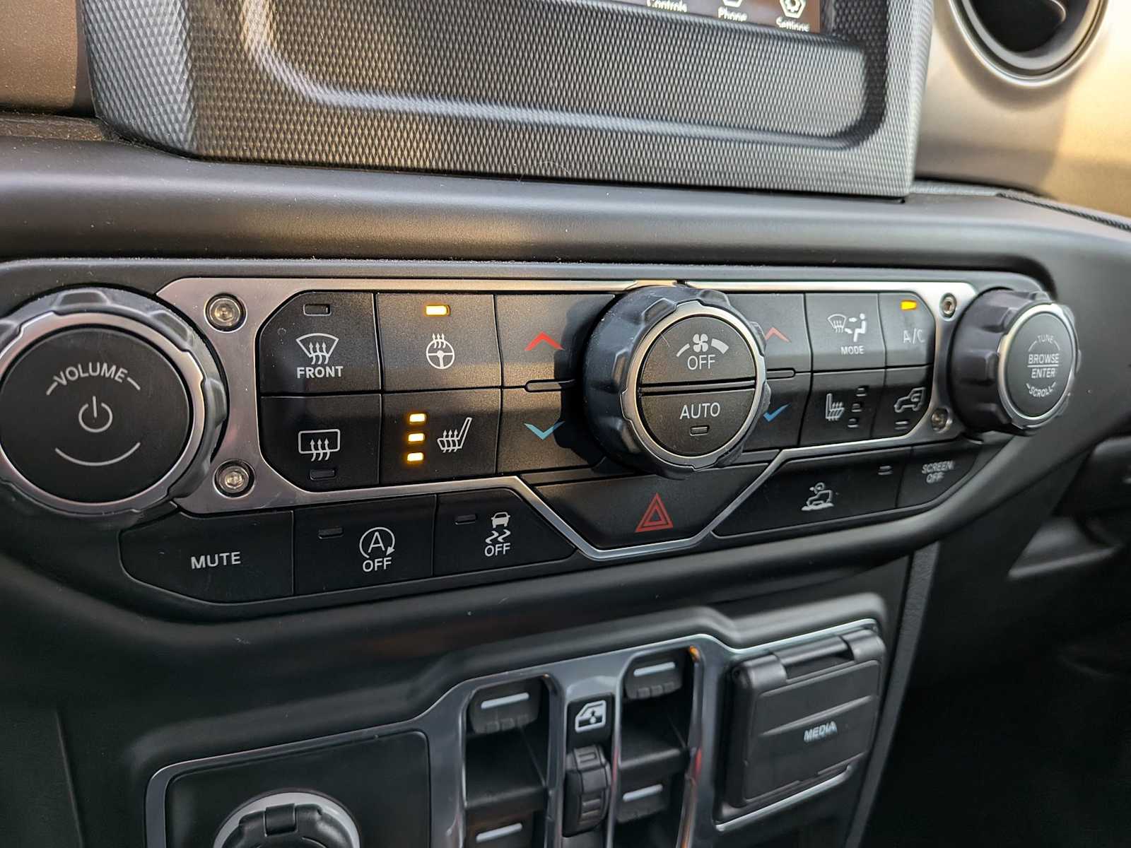 Thumbnail: 2023 Jeep Gladiator - 28