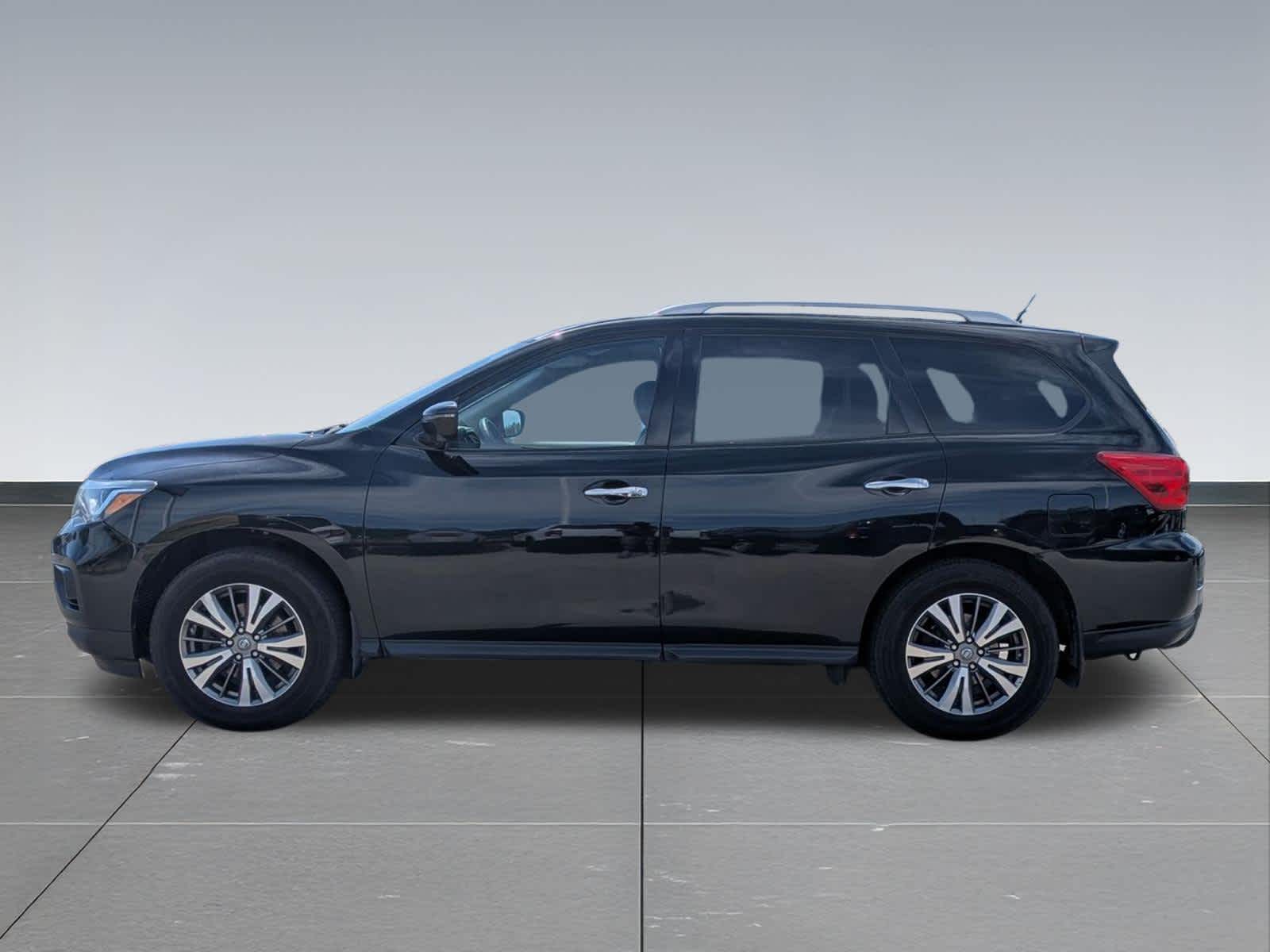 Used 2018 Nissan Pathfinder SL with VIN 5N1DR2MM0JC656002 for sale in Waukesha, WI