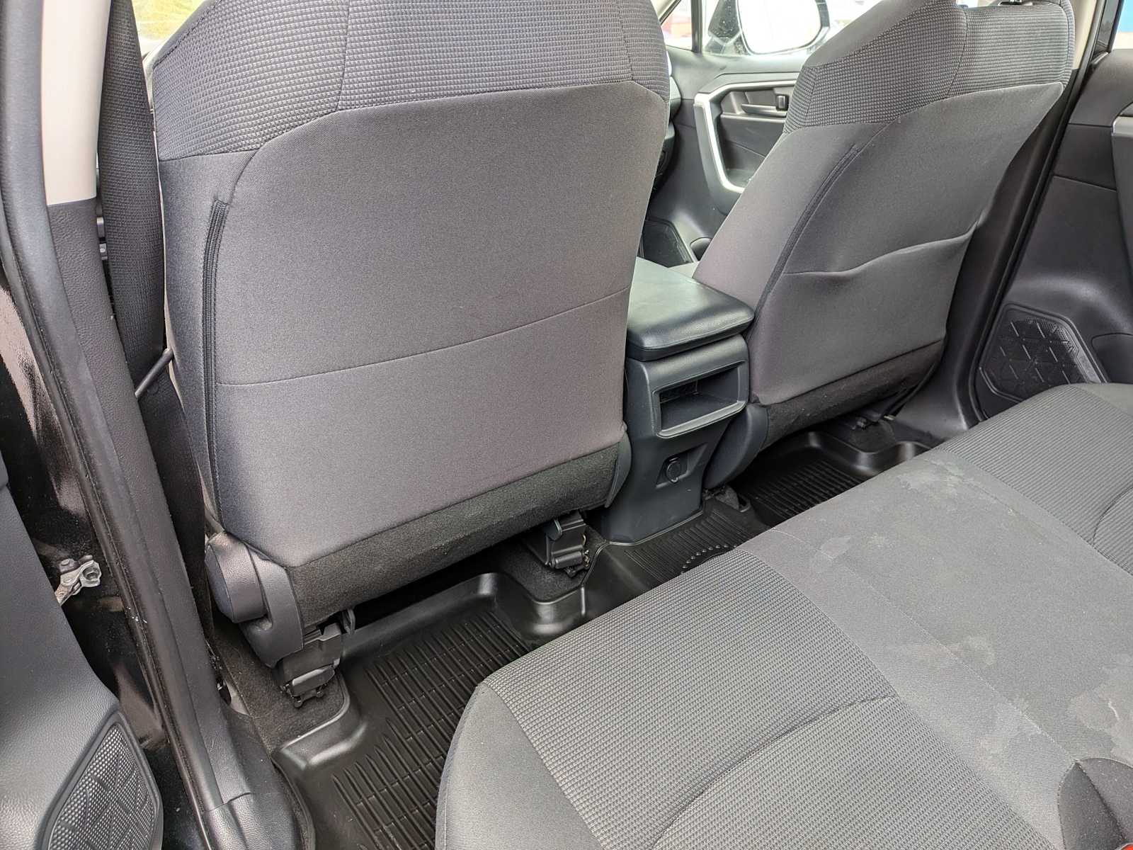 Thumbnail: 2019 Toyota RAV4 - 16