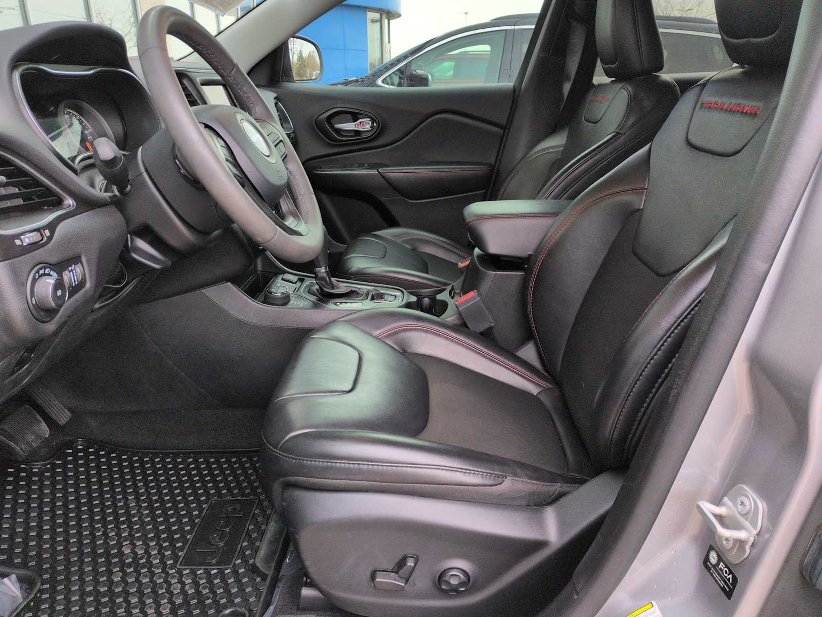 Thumbnail: 2021 Jeep Cherokee - 16