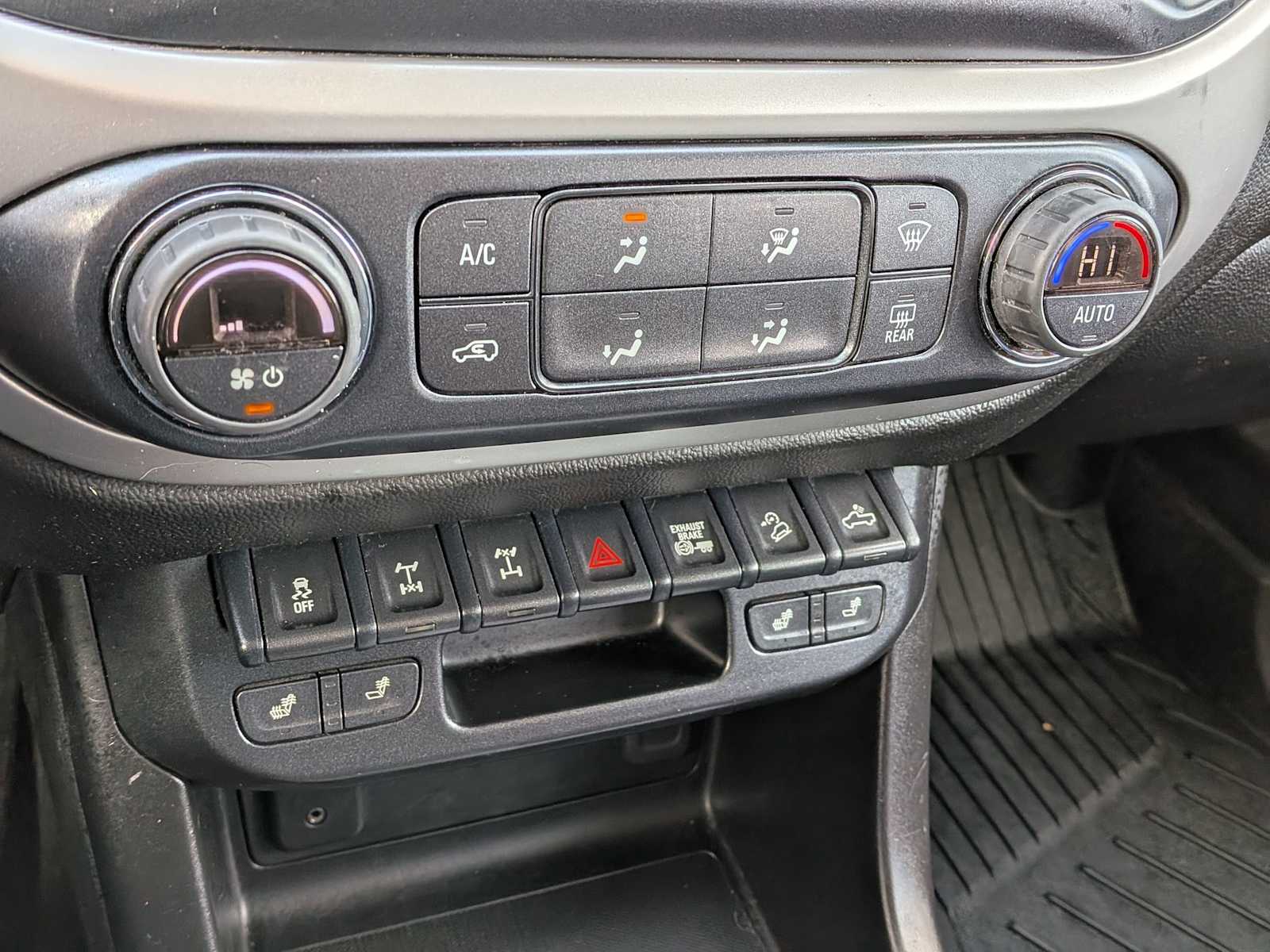 Thumbnail: 2018 Chevrolet Colorado - 31