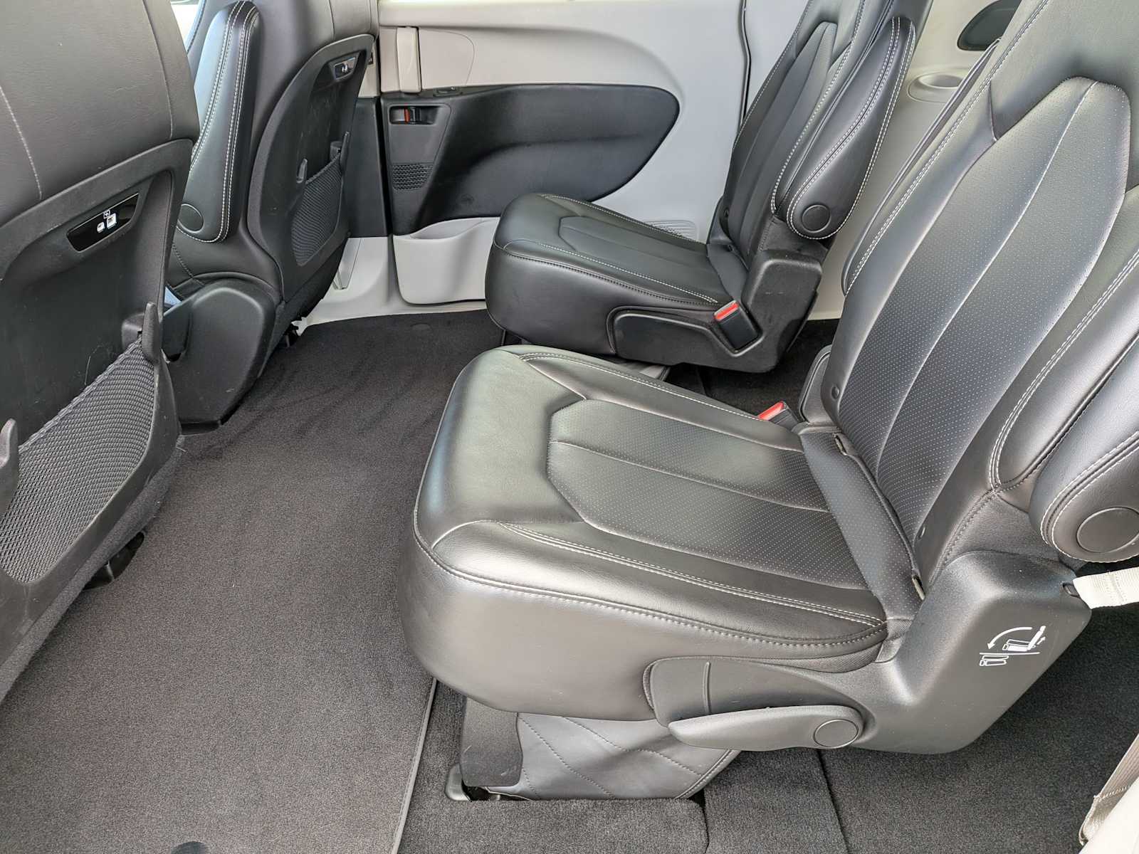 Thumbnail: 2023 Chrysler Pacifica - 18