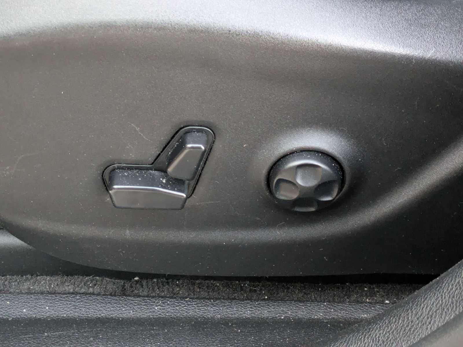 Thumbnail: 2016 Jeep Cherokee - 14