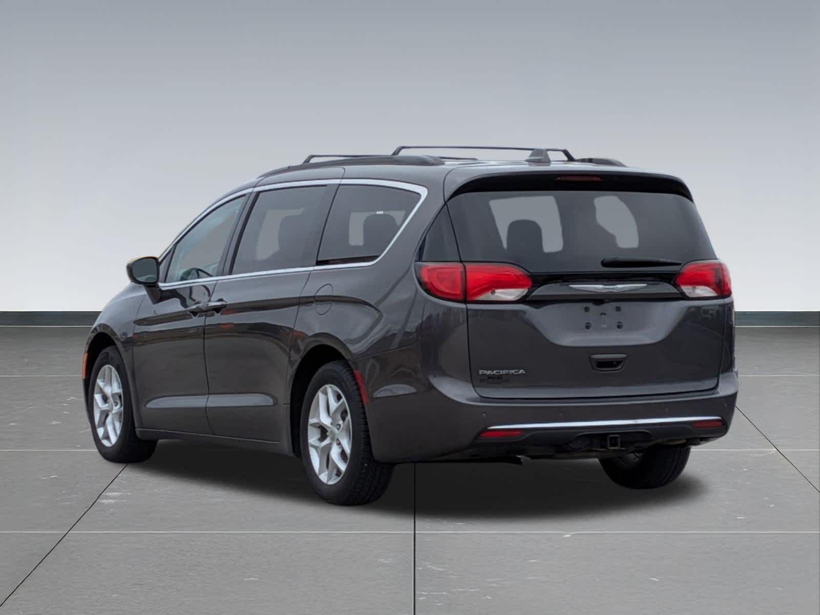 Thumbnail: 2018 Chrysler Pacifica - 4
