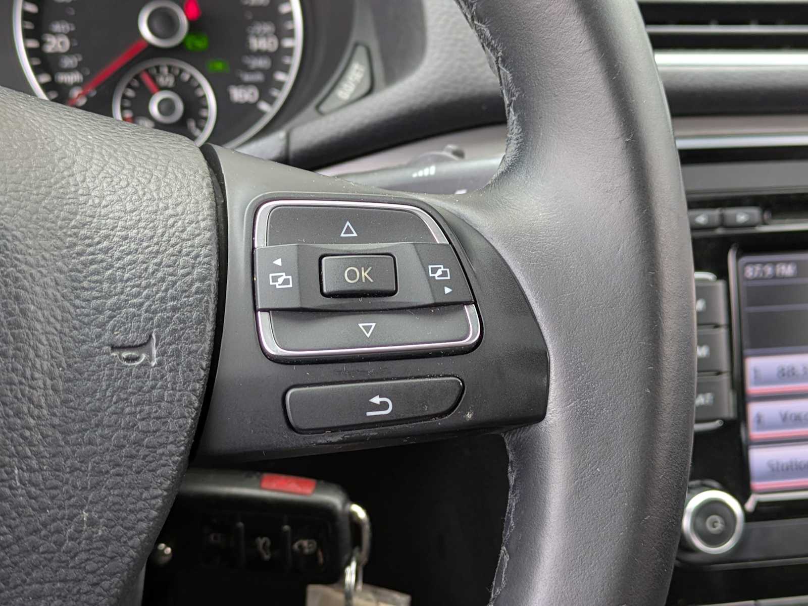 Thumbnail: 2014 Volkswagen Passat - 23