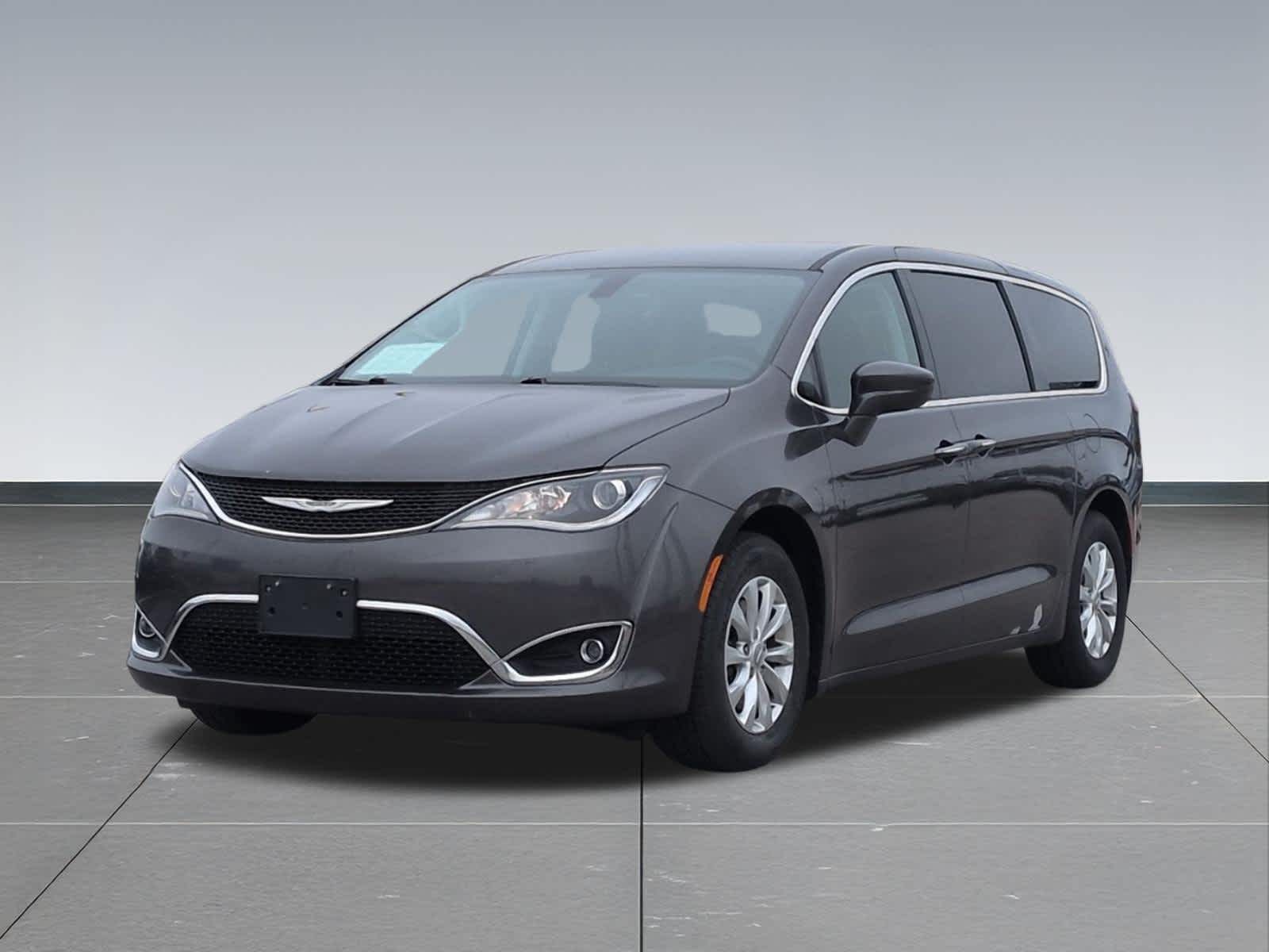 Thumbnail: 2018 Chrysler Pacifica - 8